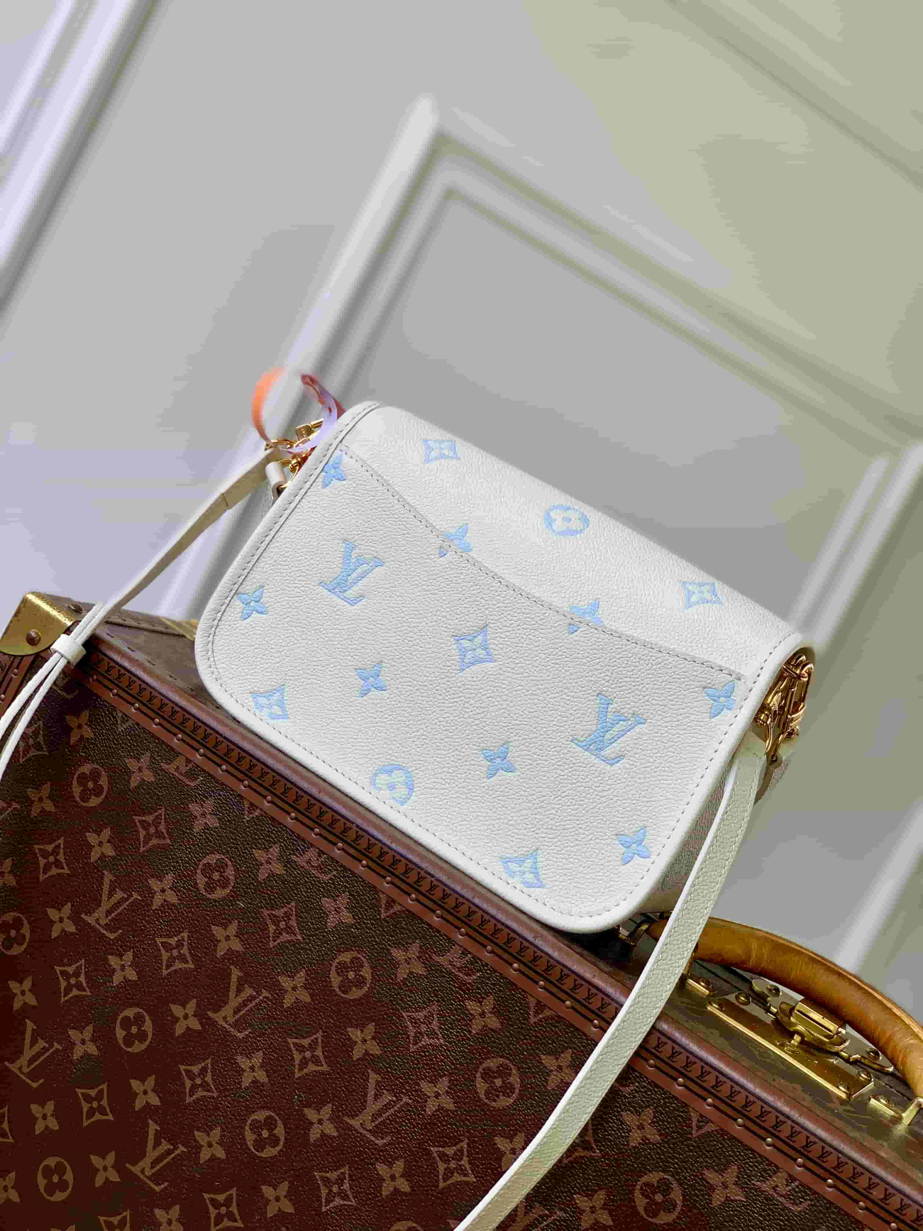 Louis Vuitton Diane Milky White/Blue Cowhide leather M28054 High