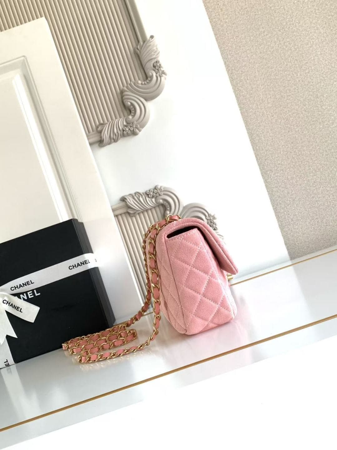 Chanel Classic Flap bag in Pink Suede & Gold-Tone Metal AS5989 A