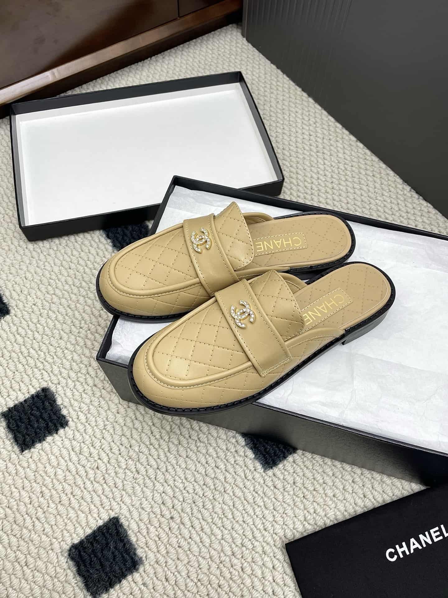 Chanel Interlocking CC Logo Leather Mules shoes Women