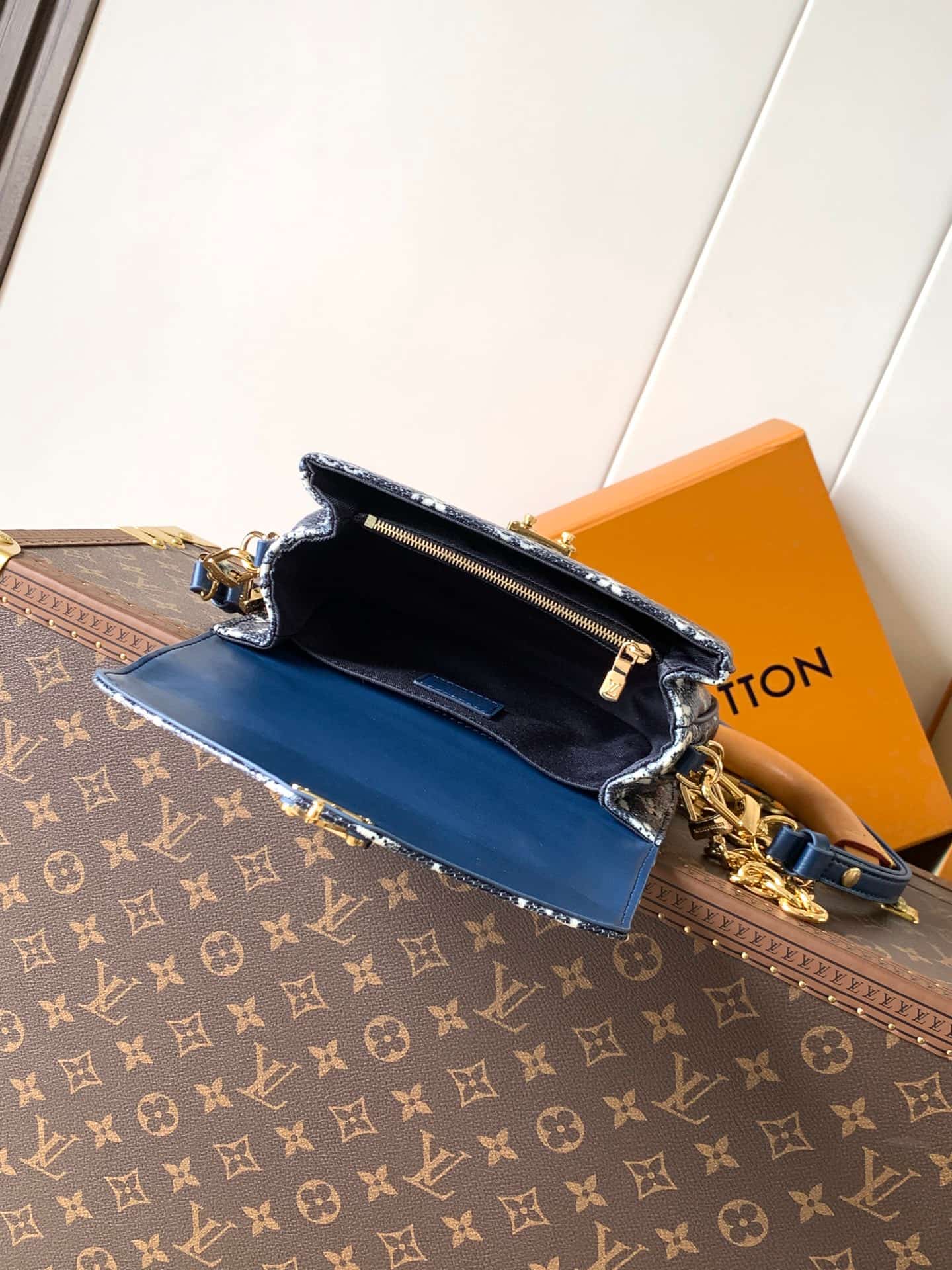 Louis Vuitton Pochette Métis East West bag Blue Denim Monogram Canvas M22834  High