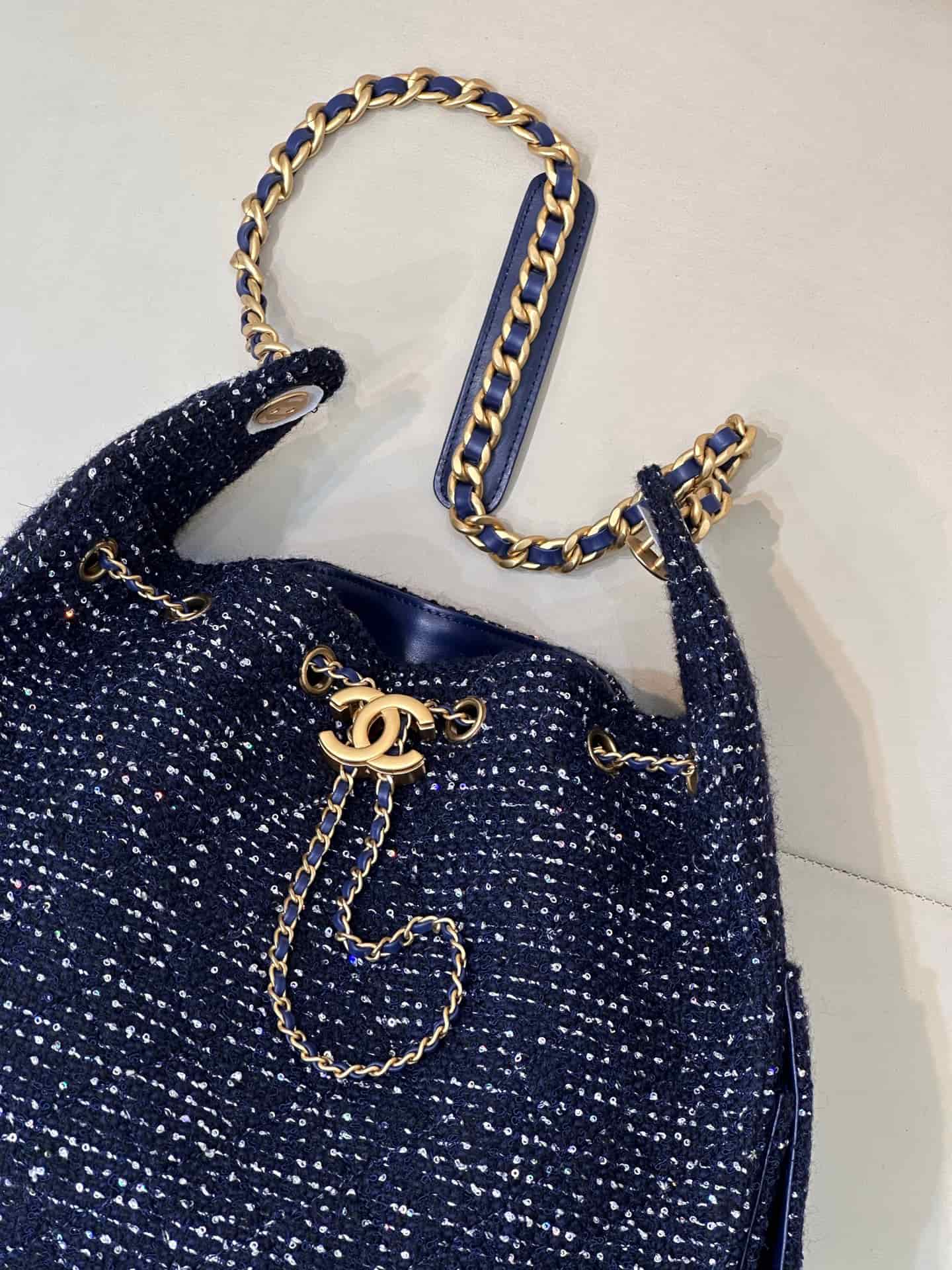 Chanel 25 Medium Hobo handbag AS5311 Wool Tweed & Gold-Tone Metal Dark Blue TOP