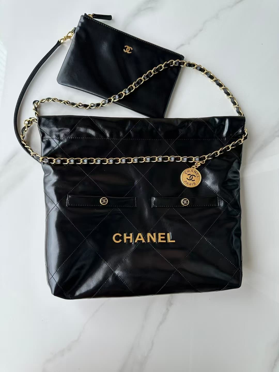 Chanel 22 Small HANDBAG Shiny Calfskin & Gold-Tone Metal AS3260 Black High