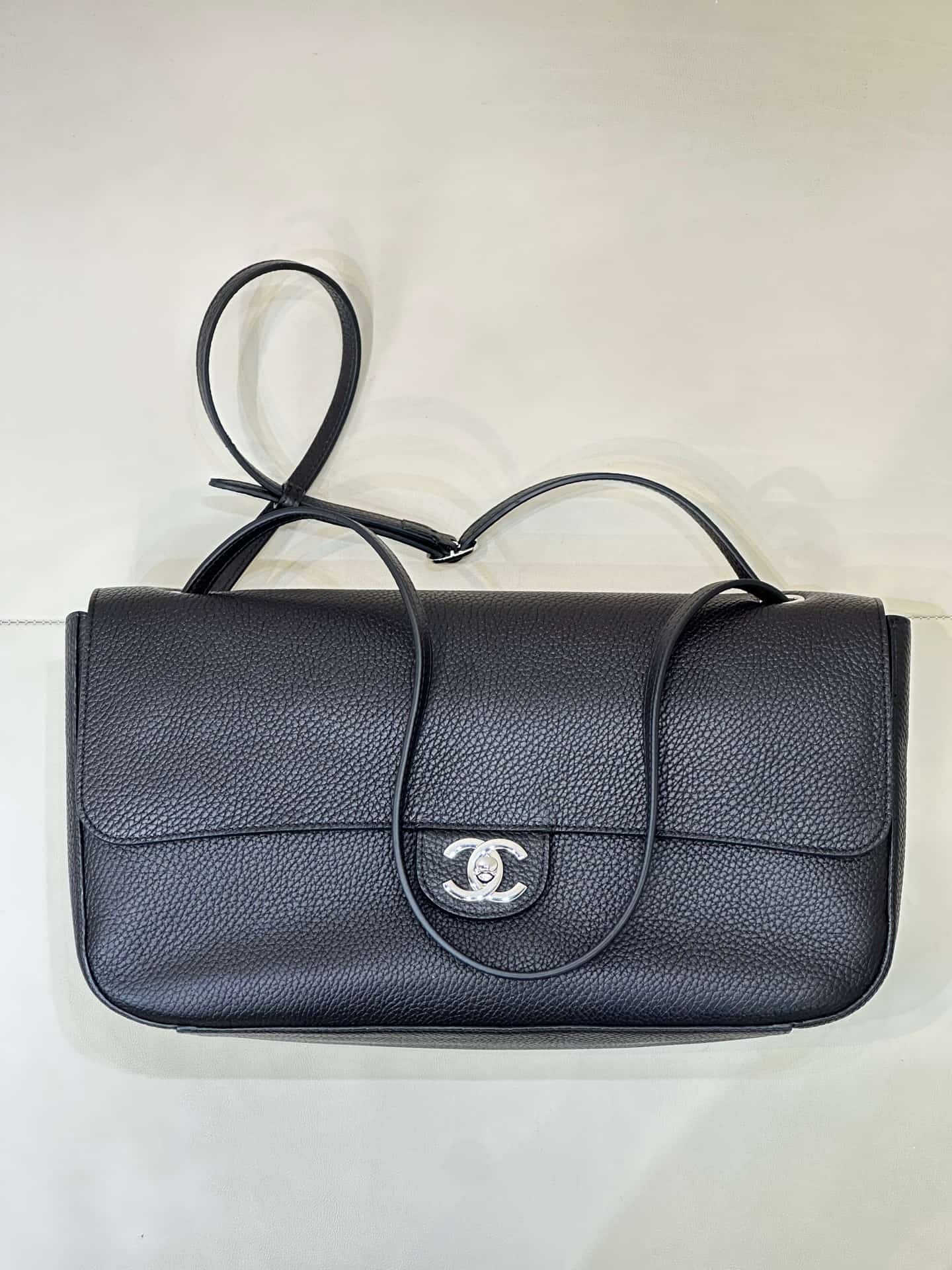 Chanel Maxi Flapbag Grained Calfskin & Silver-Tone Metal Black AS6231 TOP
