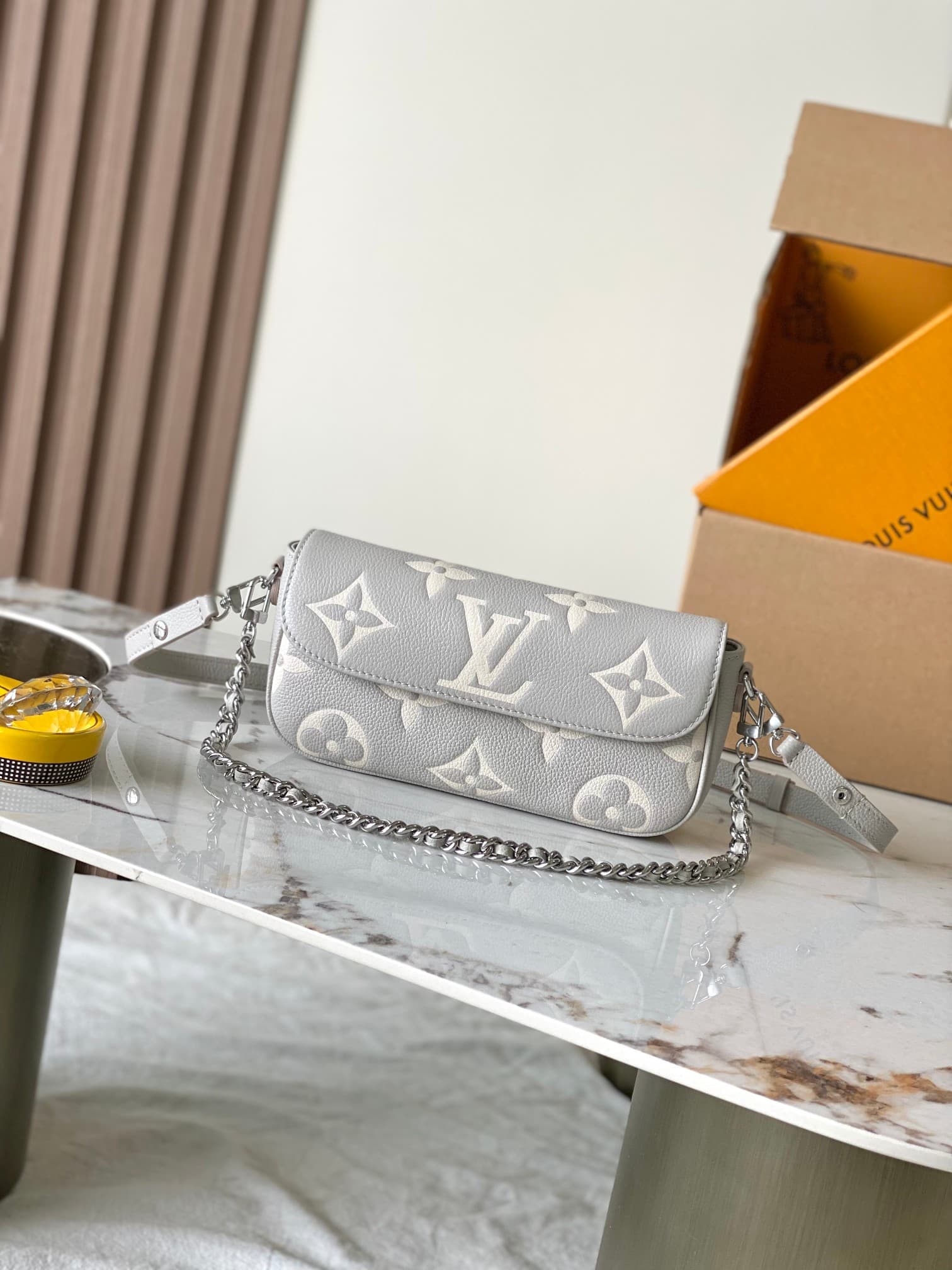Louis Vuitton Wallet On Chain Ivy Embossed grained cowhide leather M14225 Brume Gray / White Quartz TOP