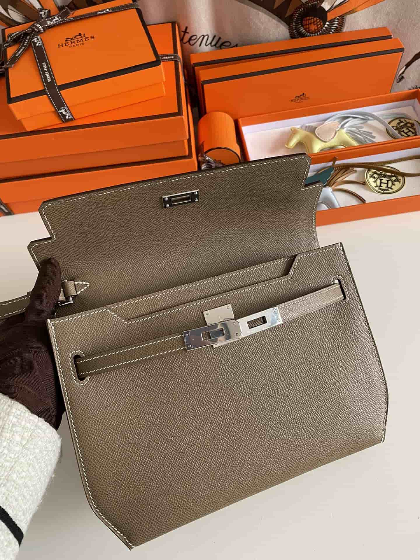 Hermes Kelly Depeches 25 Pouch Epsom Leather Etoupe WAX High
