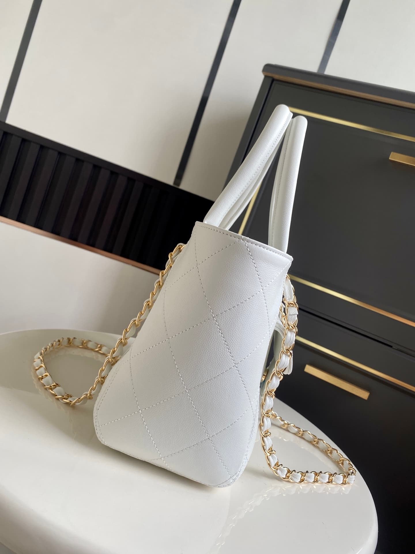 Chanel Tote Bag Grained Calfskin&Gold-Tone Metal White AS6025 High