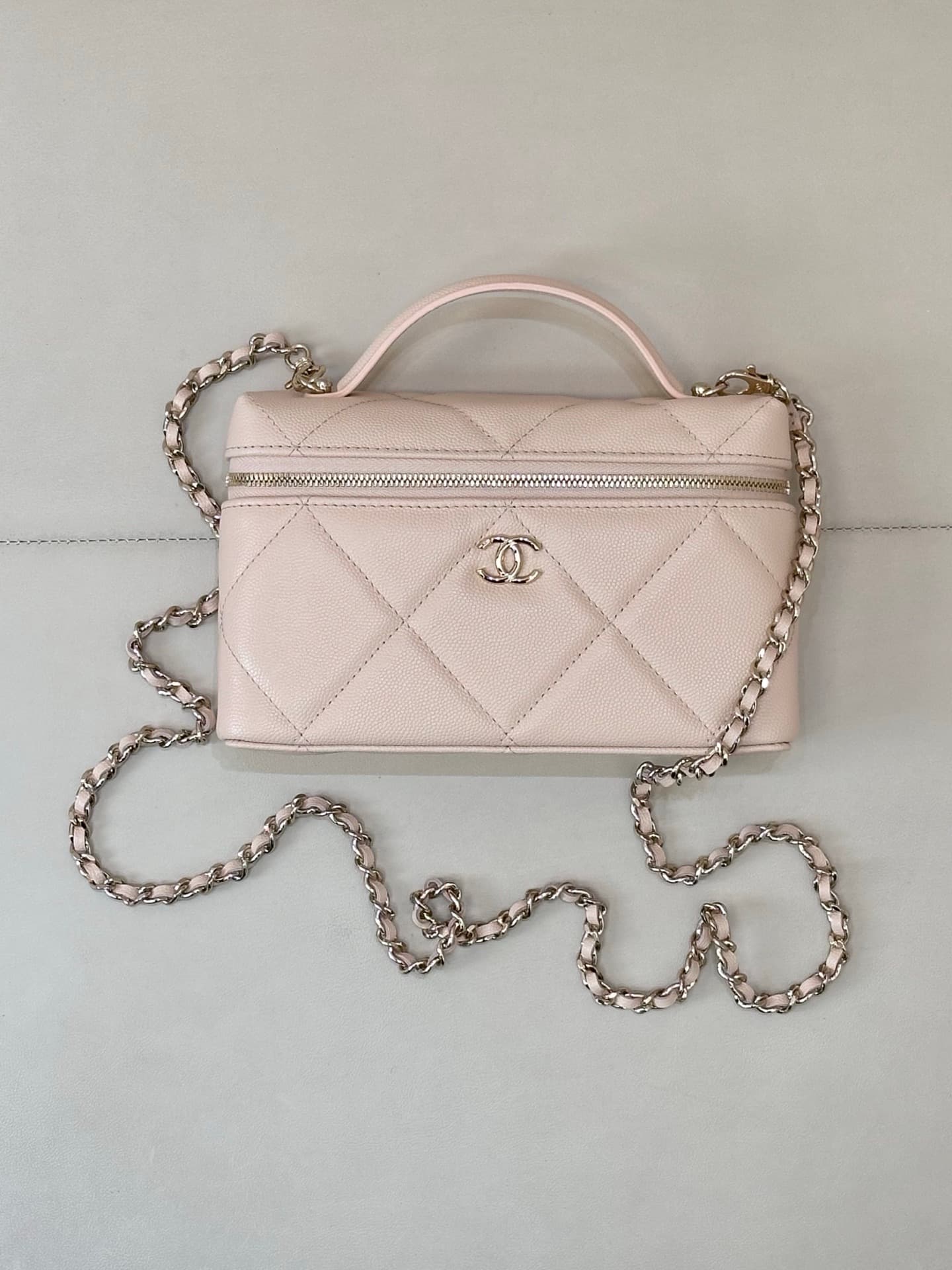 Chanel Vanity with Chain Grained Shiny Calfskin & Gold-Tone Metal Beige AP4936 TOP