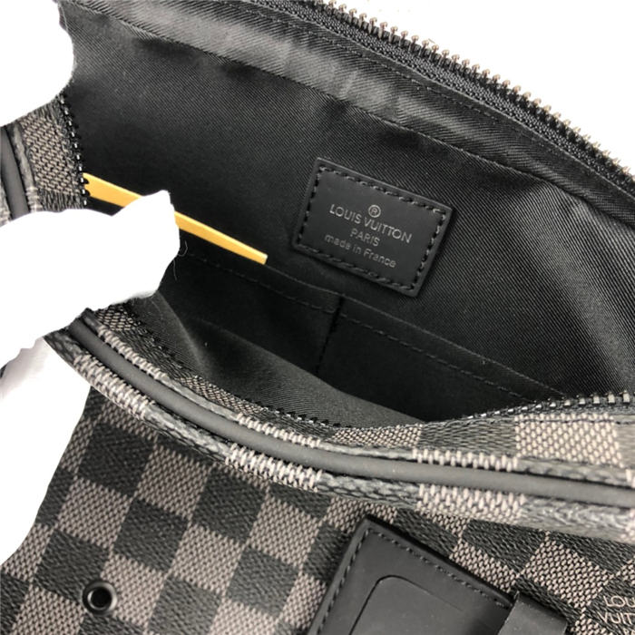 Louis Vuitton Alpha Messenger Taiga cowhide leather and Monogram coated canvas M46955 High