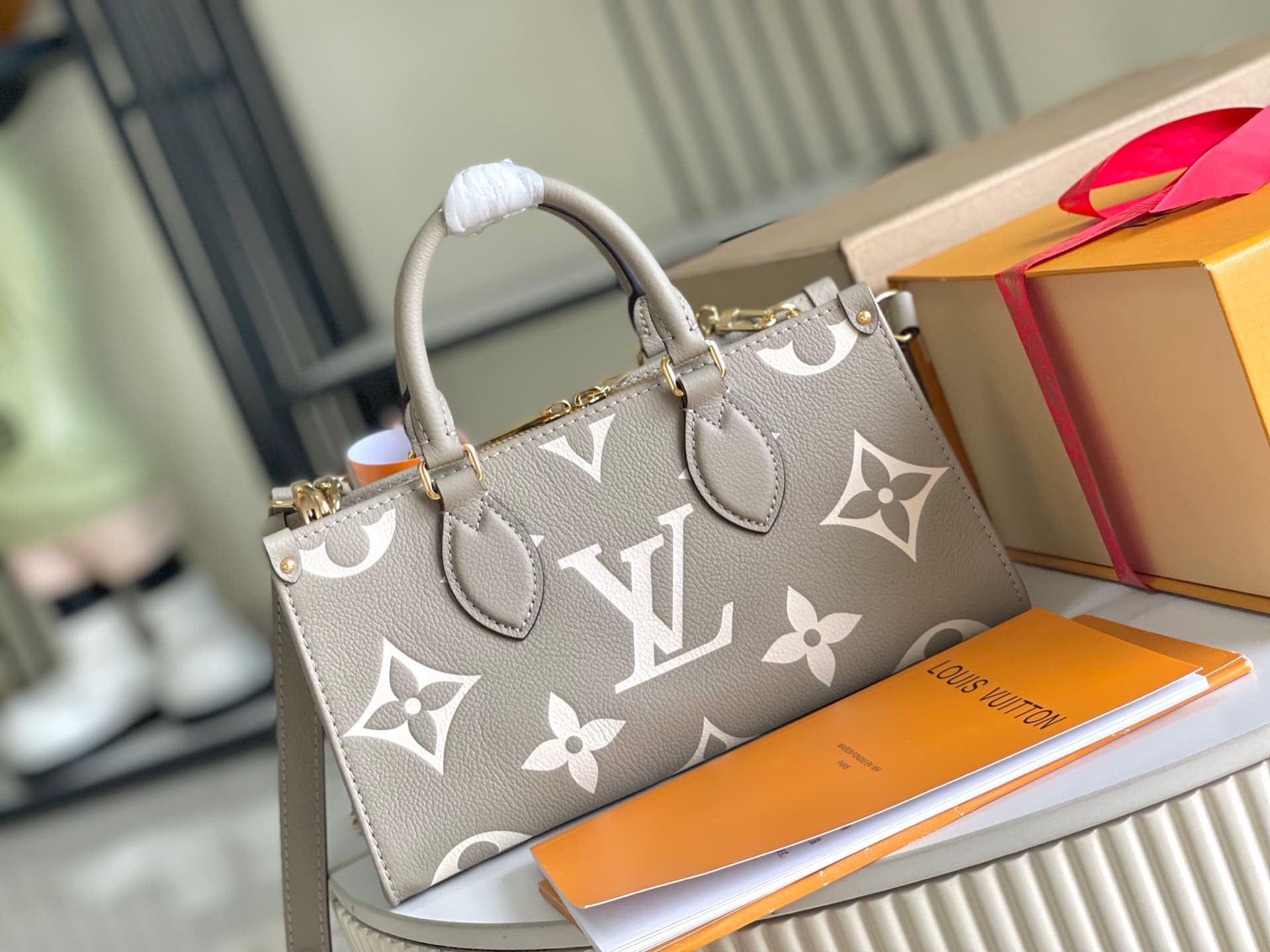 Louis Vuitton ONTHEGO East West Monogram Empreinte M23641 TOP