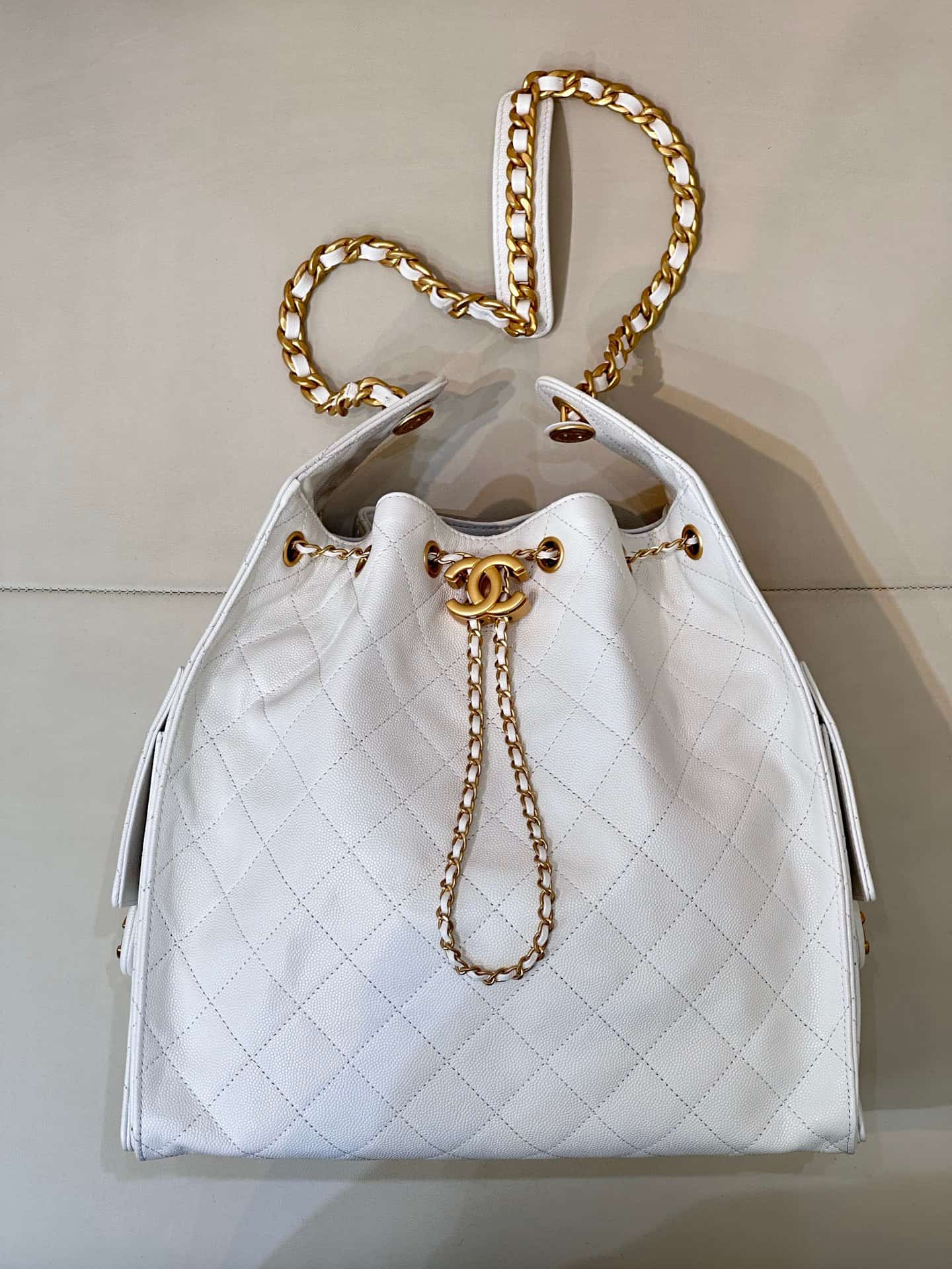 Chanel 25 Medium Hobo handbag AS5311 Grained Calfskin & Gold-tone Metal White TOP
