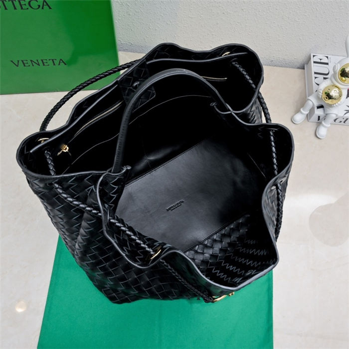BV Andiamo Large Top handle bag Black High