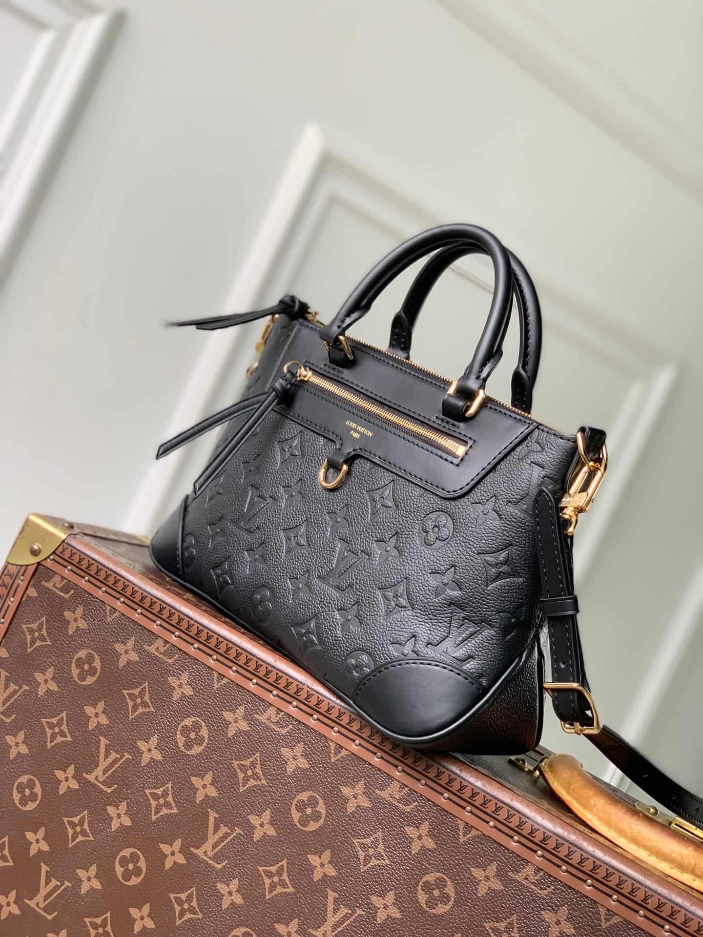 Louis Vuitton Skyline PM Black Cowhide leather M28511 High