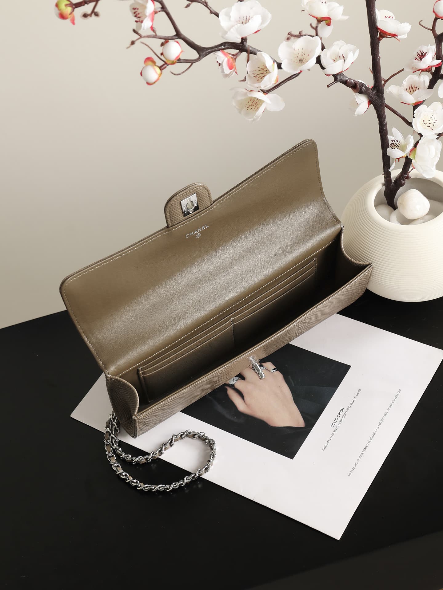 Chanel Clutch with chain Lizard Embossed Calfskin & Silver-Tone Metal Khaki AP5280 A