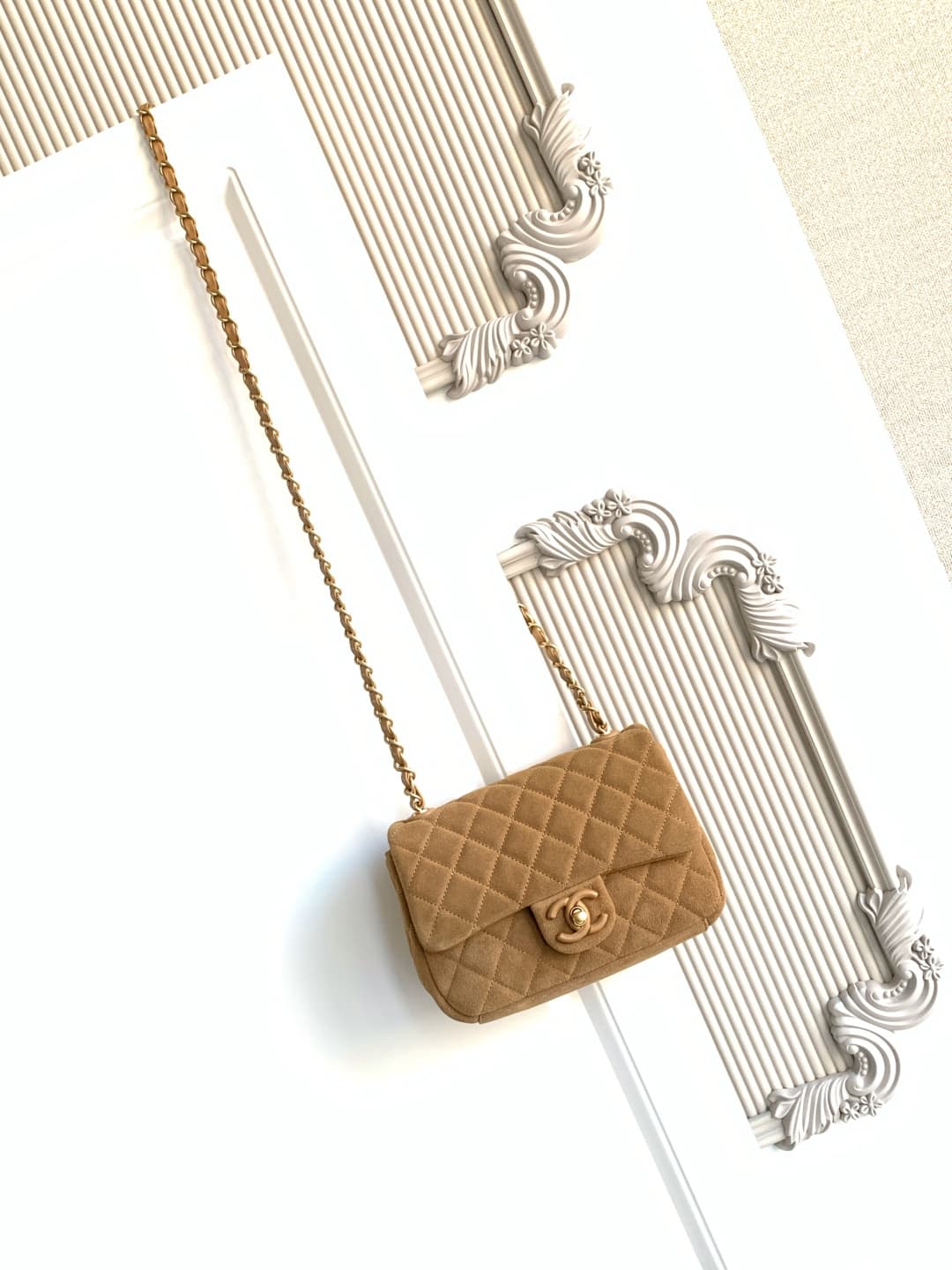 Chanel Classic Flap bag in Brown Suede & Gold-Tone Metal AS5989 A