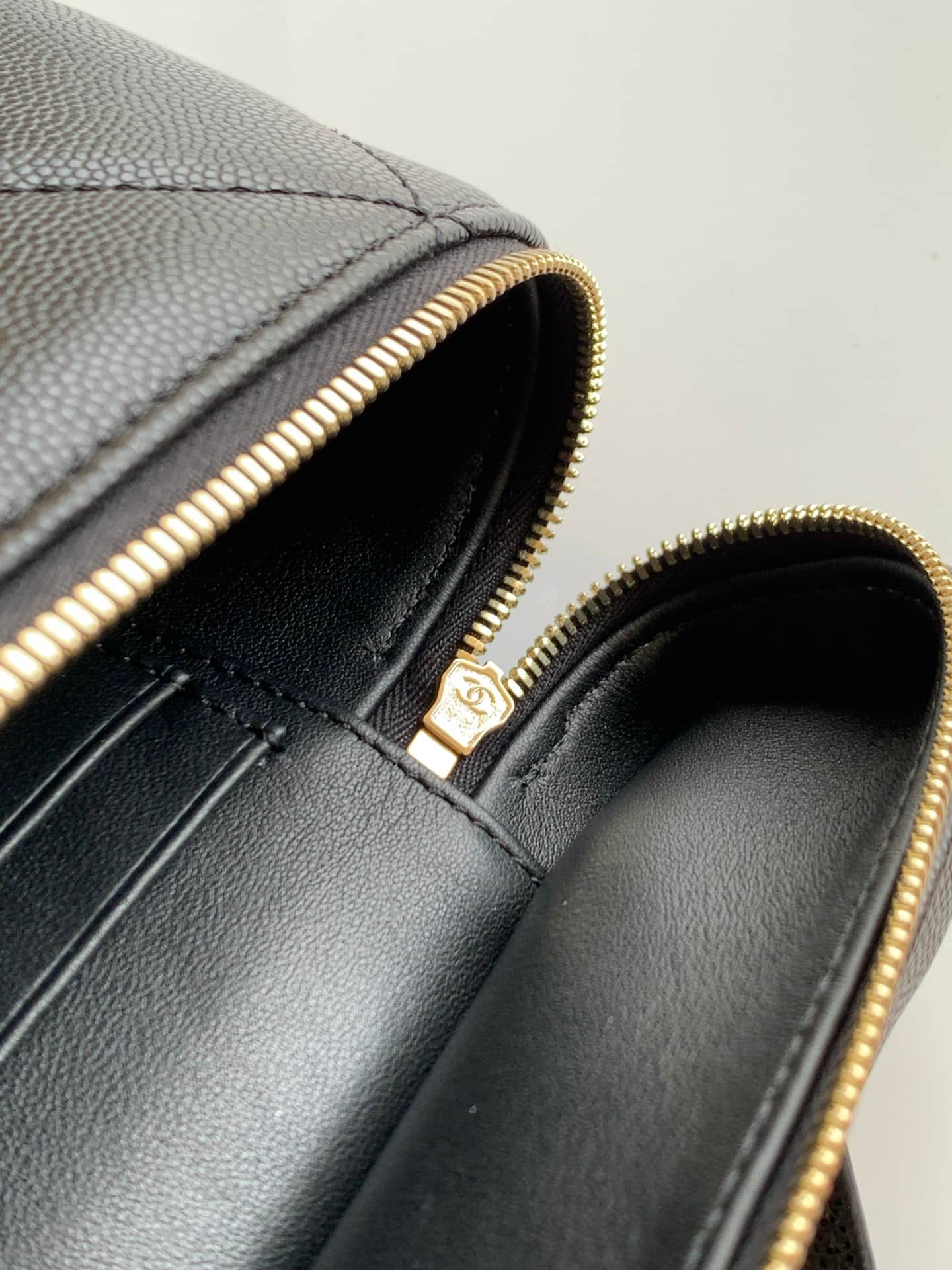 Chanel Vanity with Chain Grained Shiny Calfskin & Gold-Tone Metal Black AP4936 A
