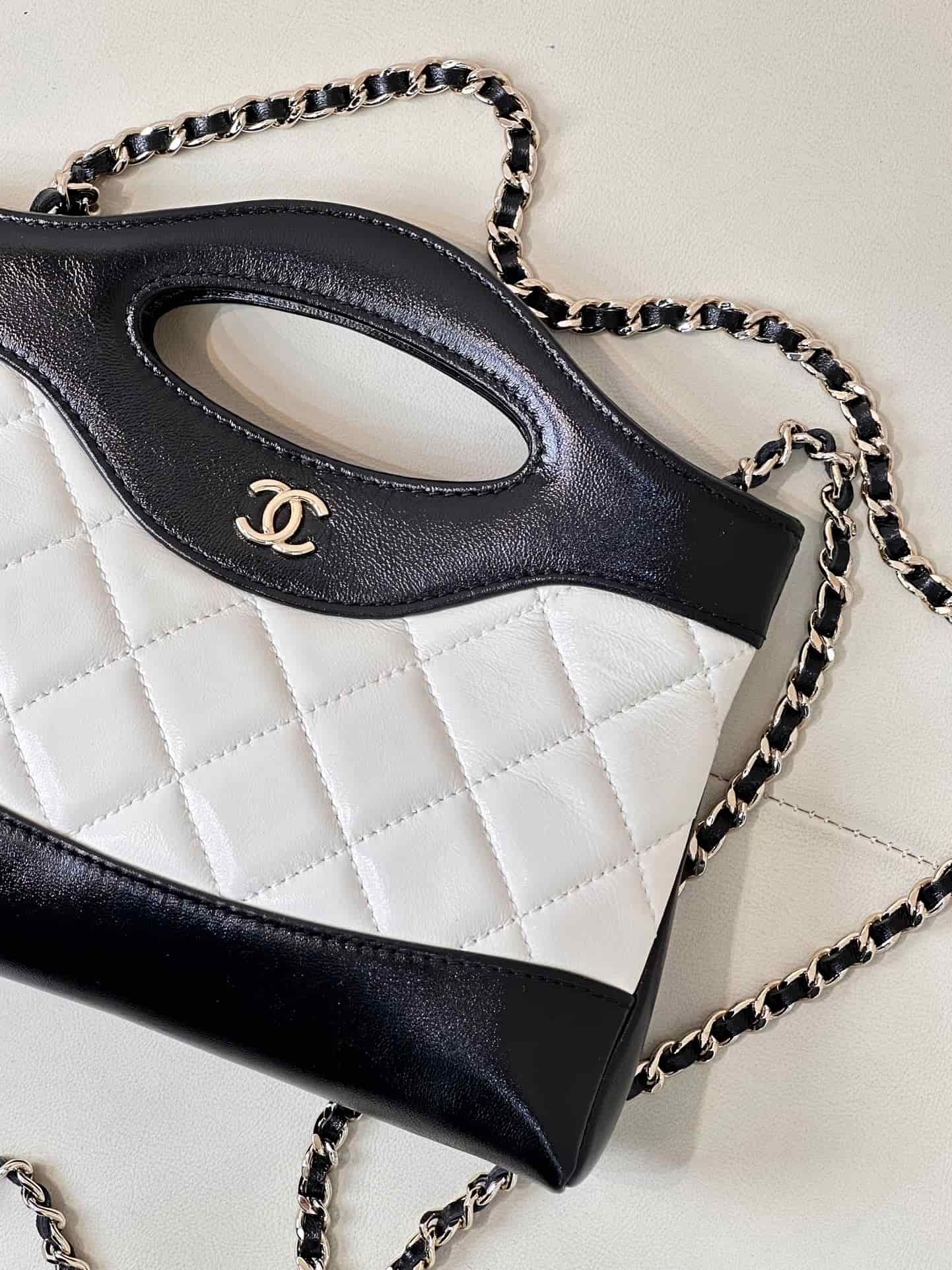 Chanel Clutch with chain Lambskin & Gold-Tone Metal AP3656 Black&White TOP