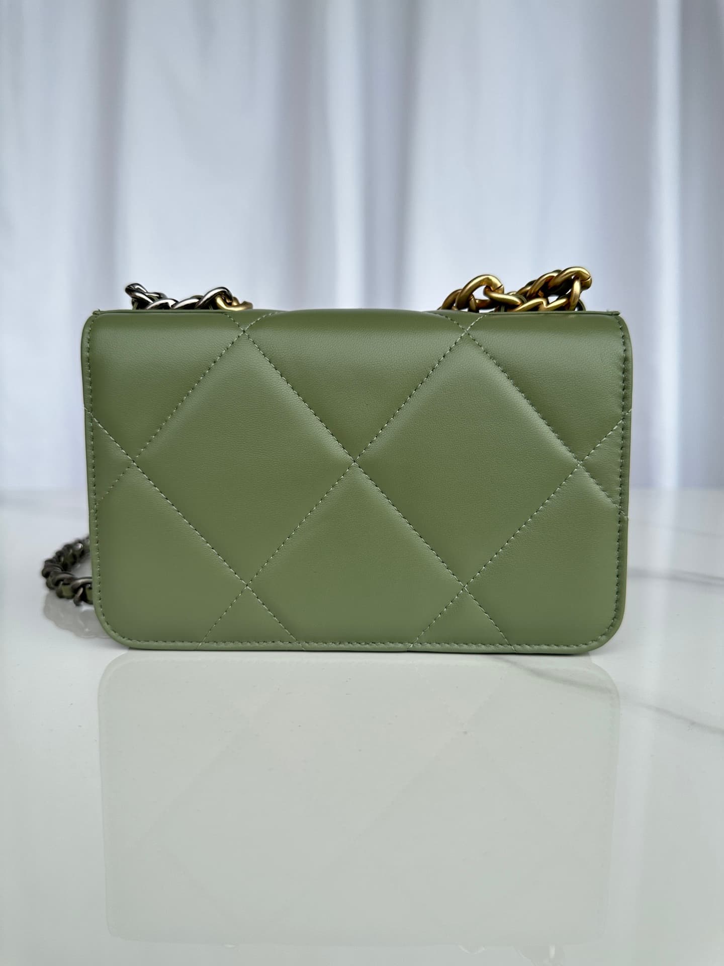 Chanel Wallet on Chain Lambskin Leather & Gold-Tone Metal Green AP0957 A