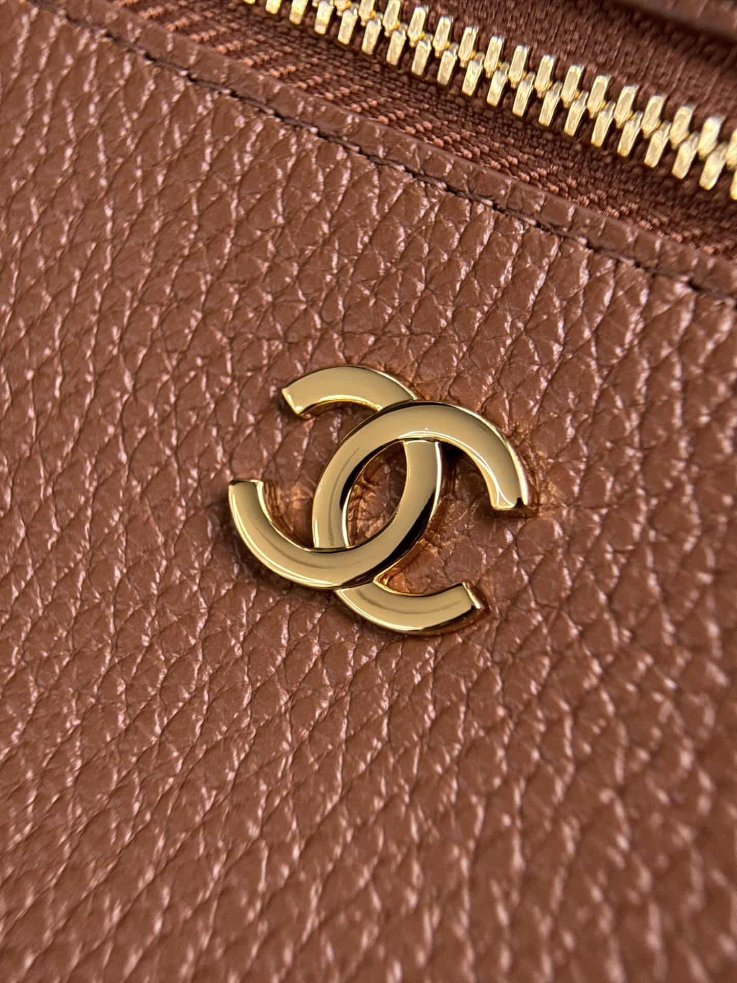 Chanel Vanity with chain Grained Calfskin & Gold-Tone Metal Caramel AS6473 A