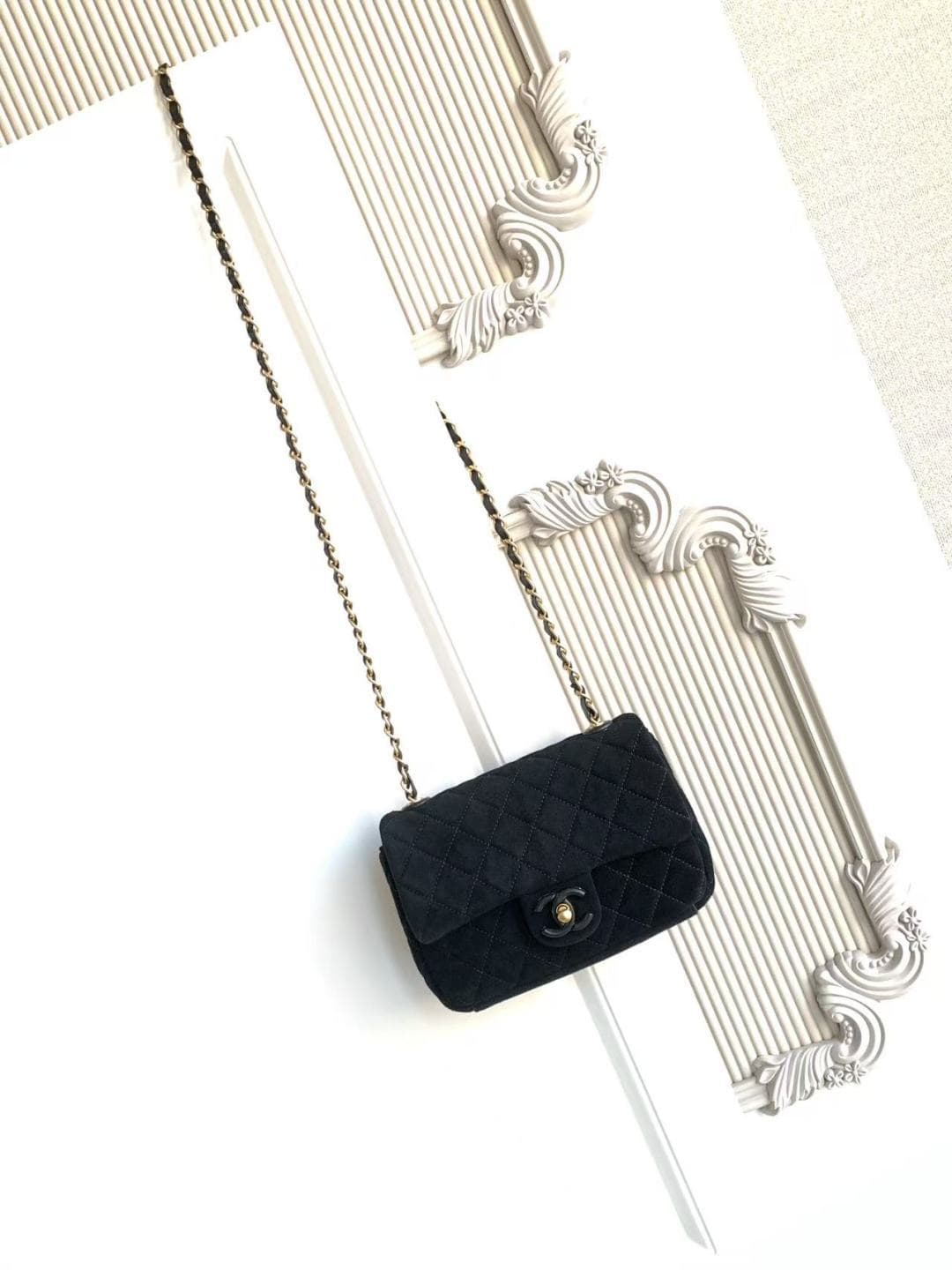Chanel Classic Flap bag in Black Suede & Gold-Tone Metal AS5989 A