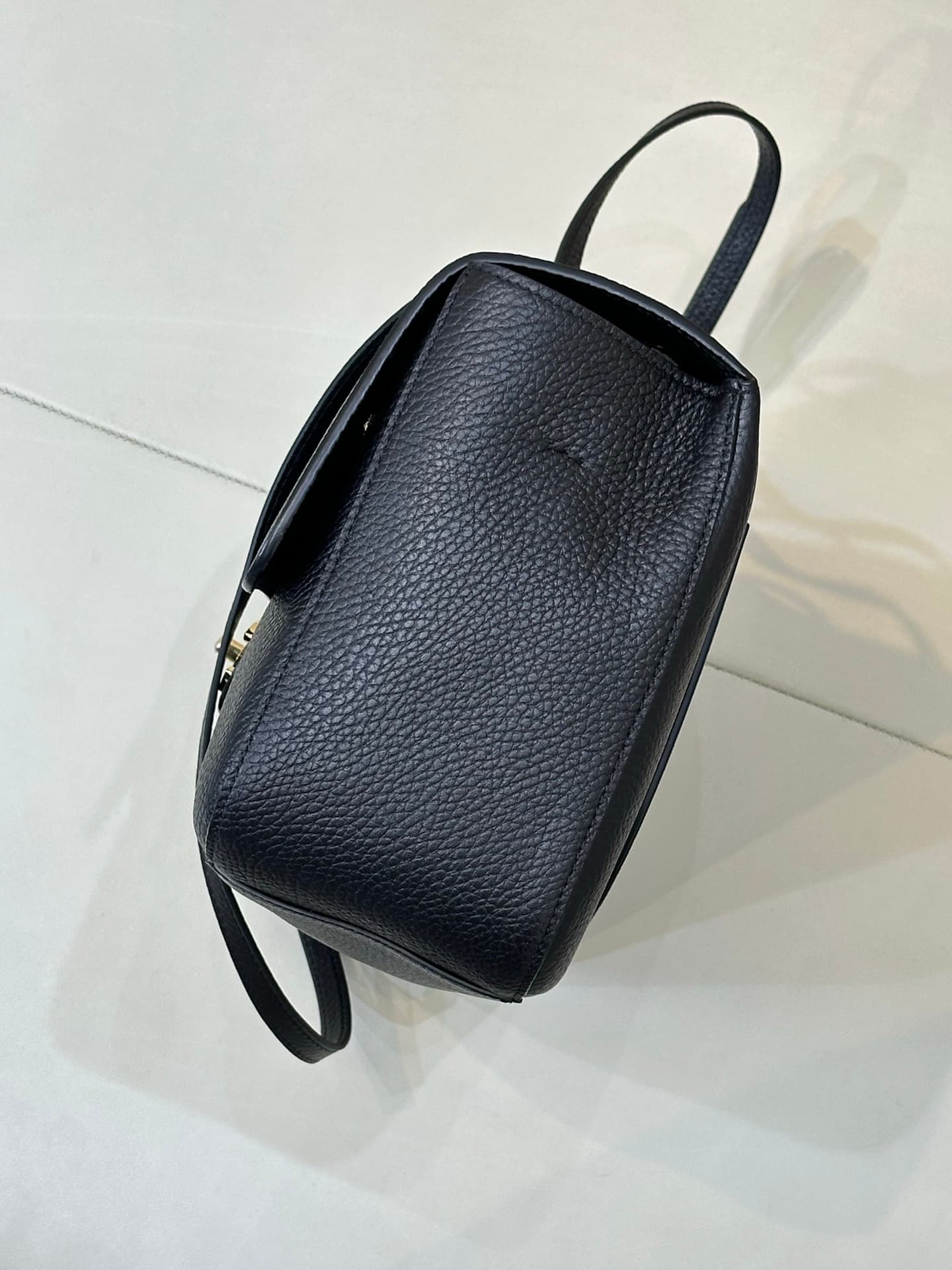 Chanel Maxi Flapbag Grained Calfskin & Gold-Tone Metal Black AS6231 TOP