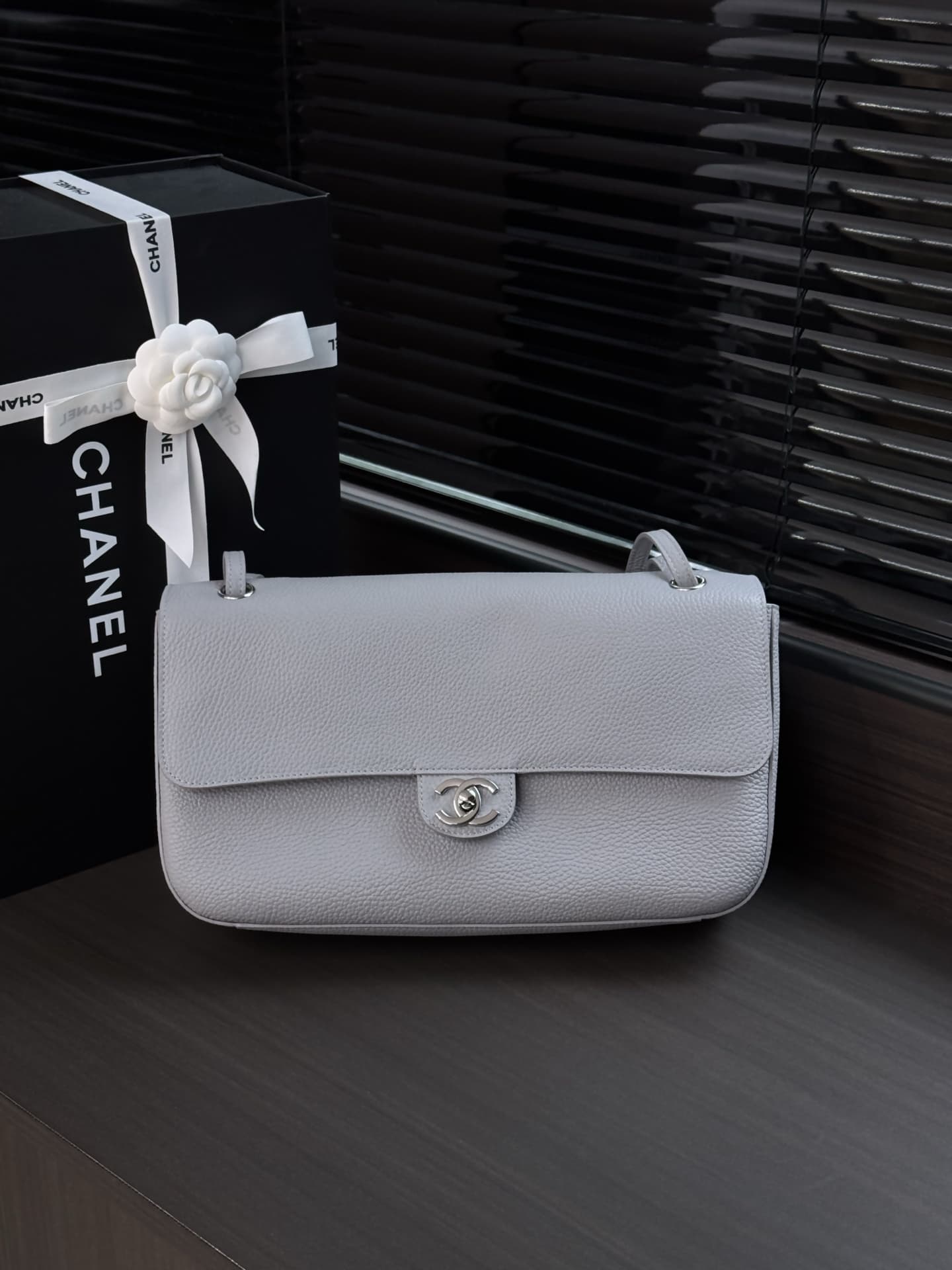 Chanel Maxi Flapbag Grained Calfskin & Silver-Tone Metal Light Grey AS6231 A