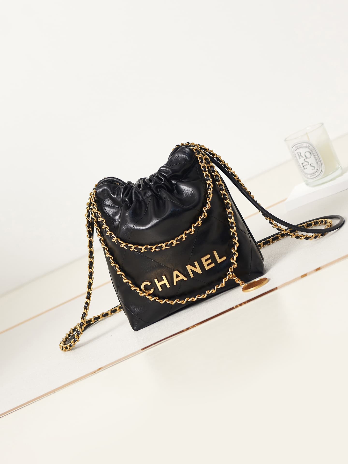 Chanel 22 MINI HANDBAG Shiny Calfskin Black & Gold-Tone Metal AS3980 A