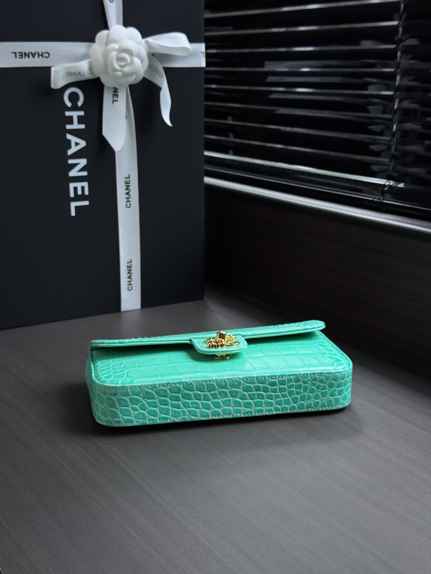 Chanel Flap Bag crocodile-embossed calfskin& Gold-Tone Metal Green AS6340 A