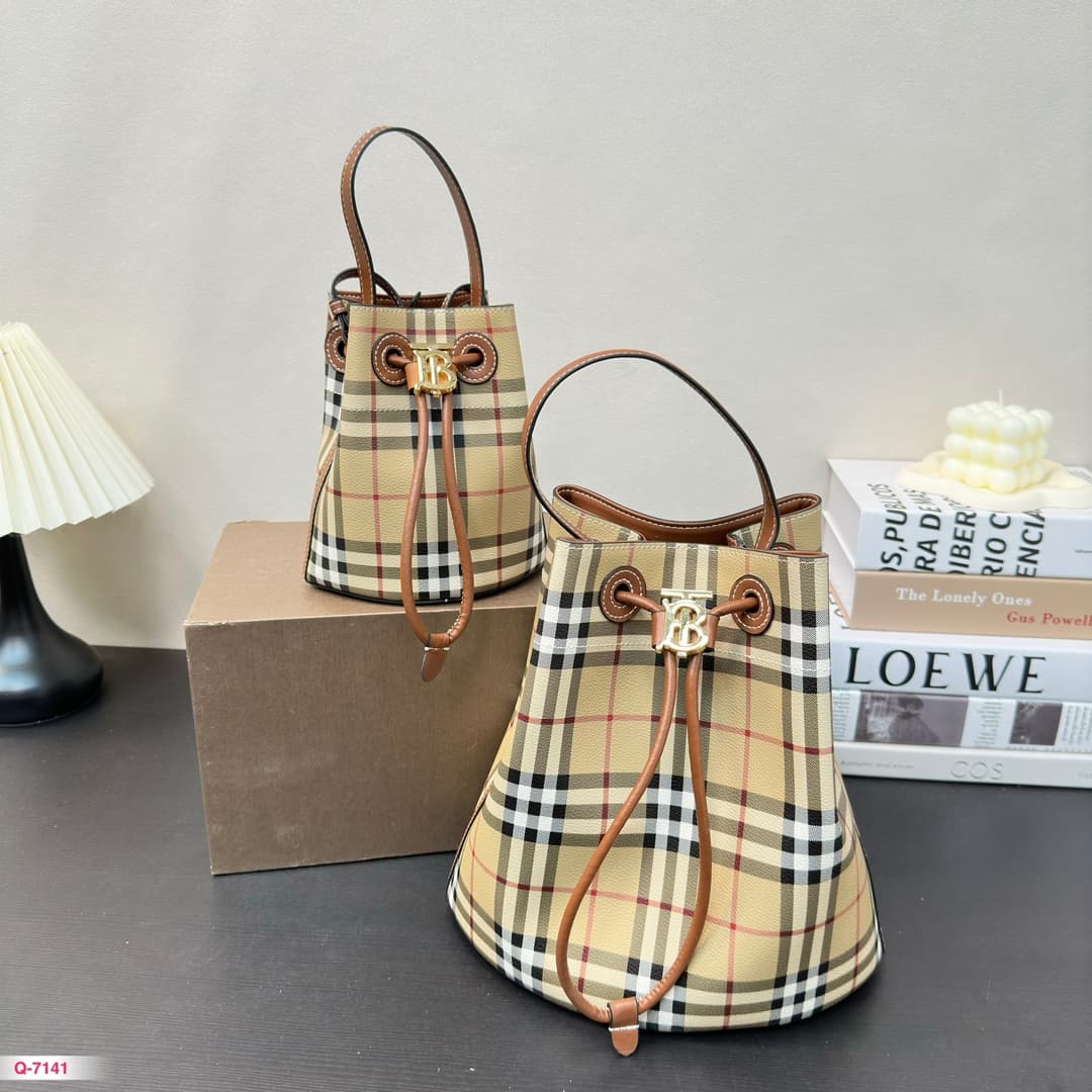 Burberry TB Bucket Bag in Archive beige & briar brown