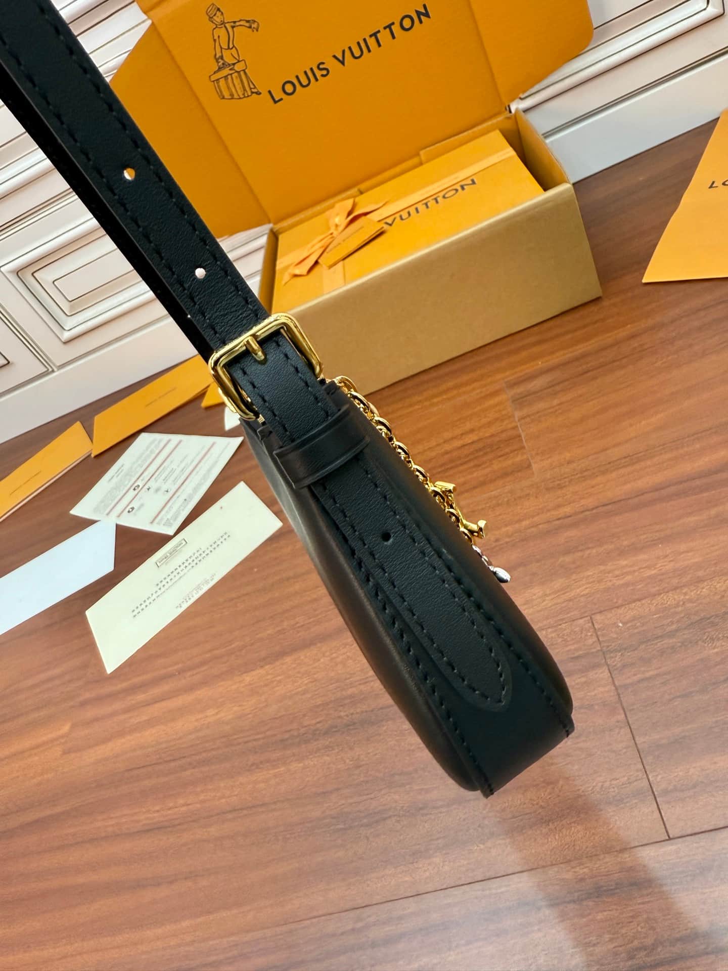 Louis Vuitton Pochette LV Bloom M25525 Calfskin leather Black TOP