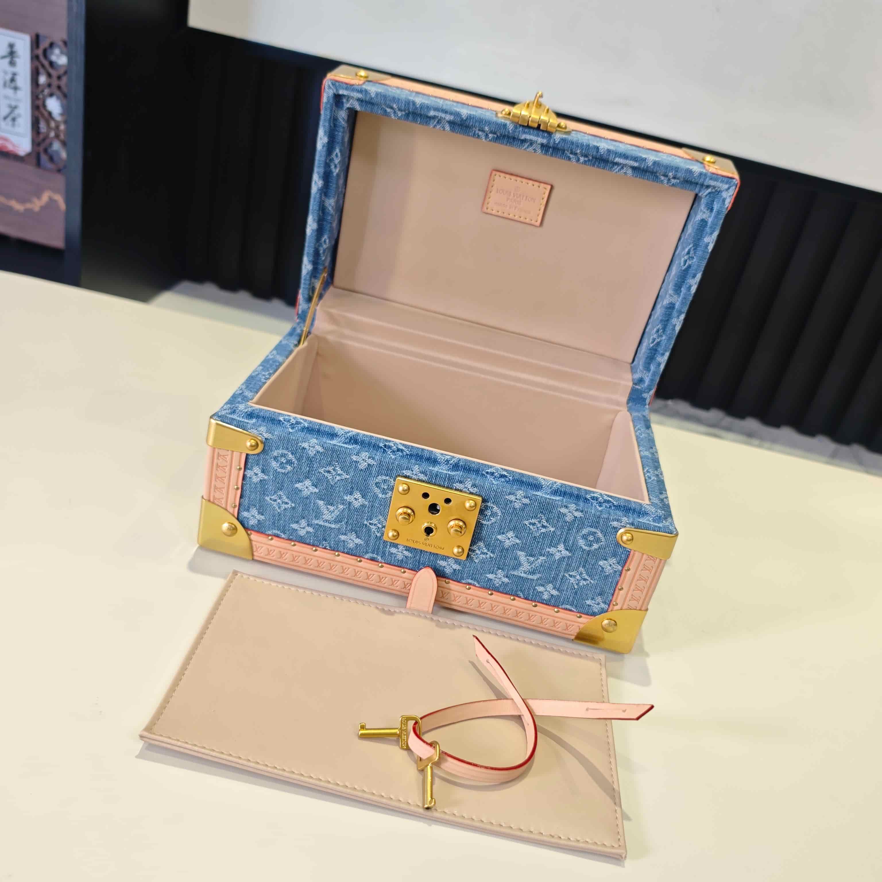 Louis Vuitton Coffret Trésor 24 Denim Bleu Monogram Denim canvas M24572 High