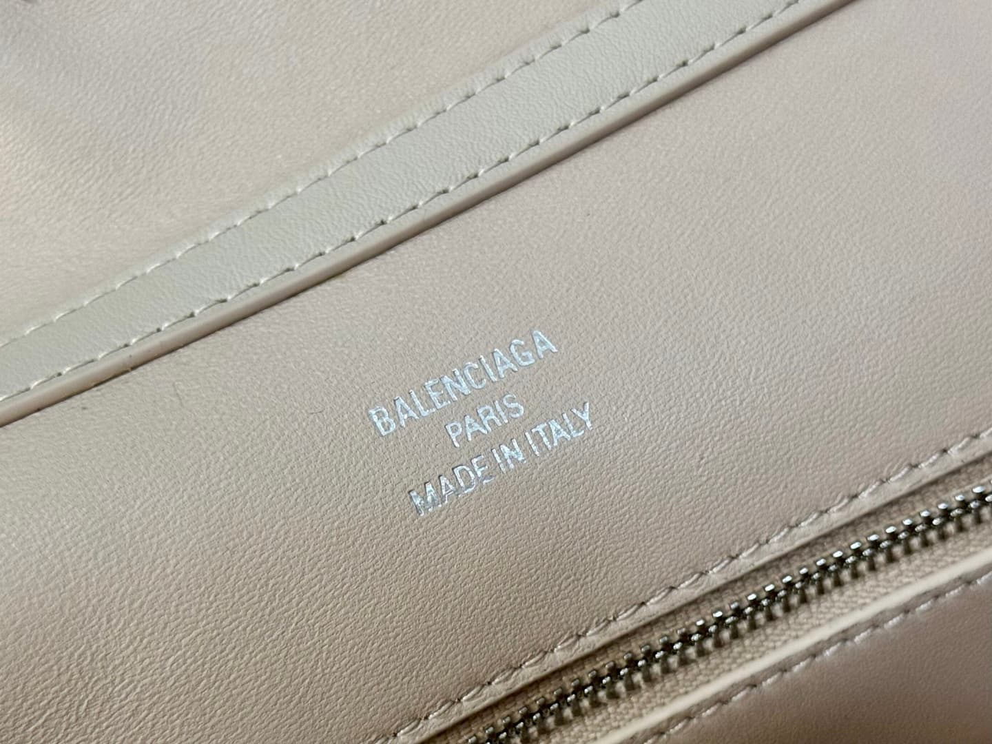 Balenciaga Rodeo Medium Bag in Beige Leather With Silver-Tone Metal TOP