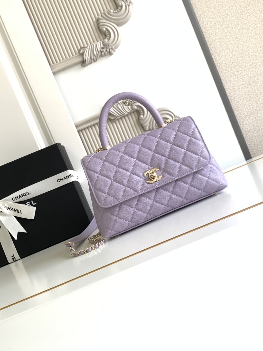 FLAP BAG WITH TOP HANDLE Grained Calfskin & Gold-Tone Metal A92990 Lilac Binding A
