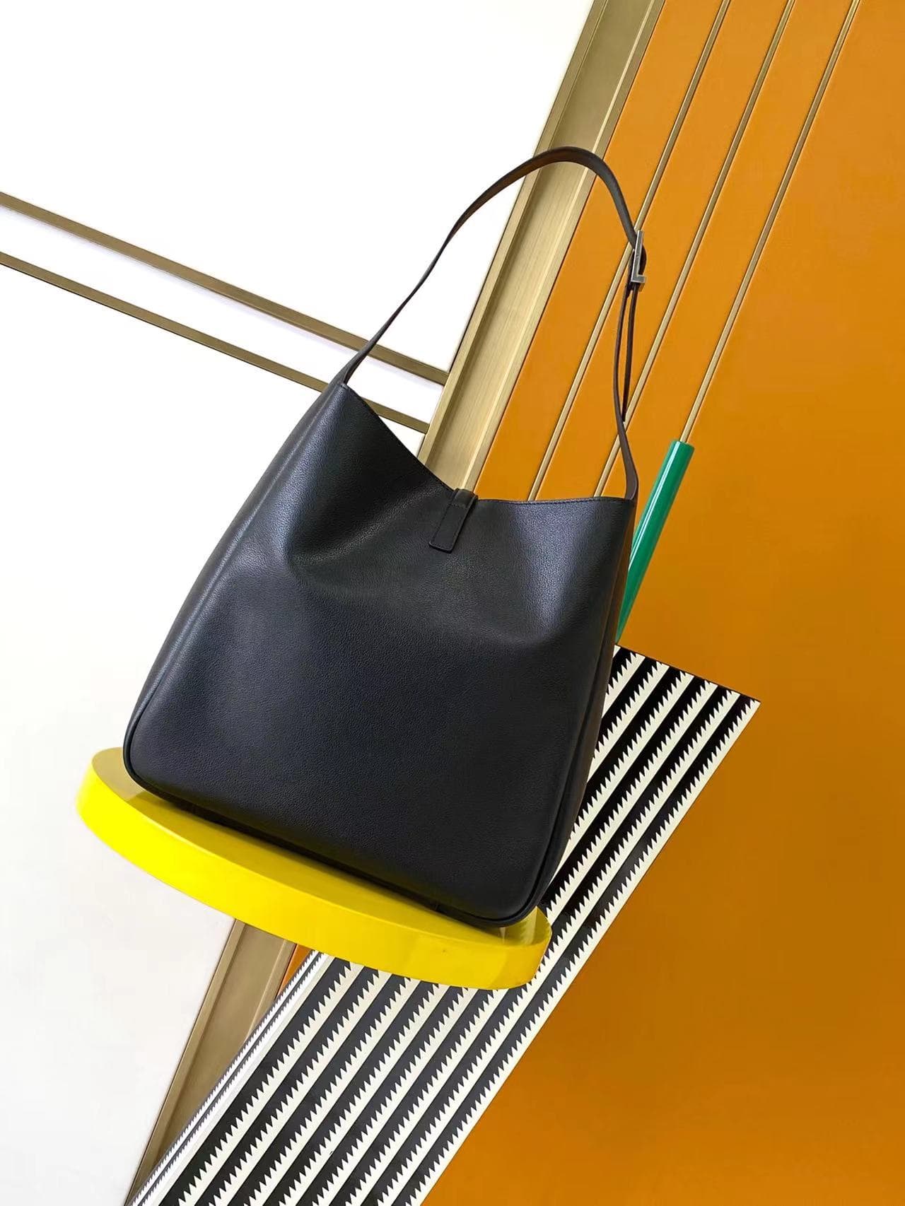 LE 5 À 7 SUPPLE LARGE HOBO BAG LEATHER Silver Metal High