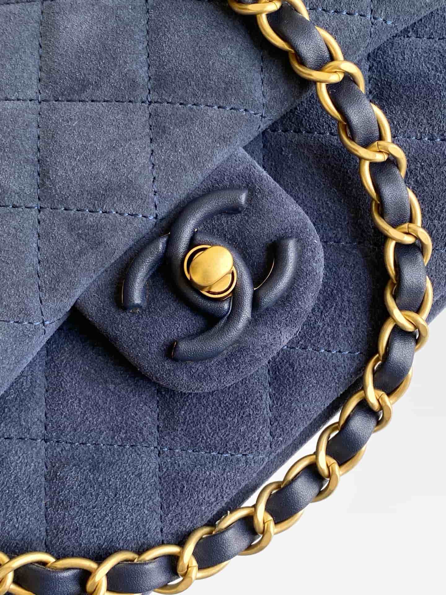 Chanel Classic Flap bag in Navy Blue Suede & Gold-Tone Metal AS5989 A