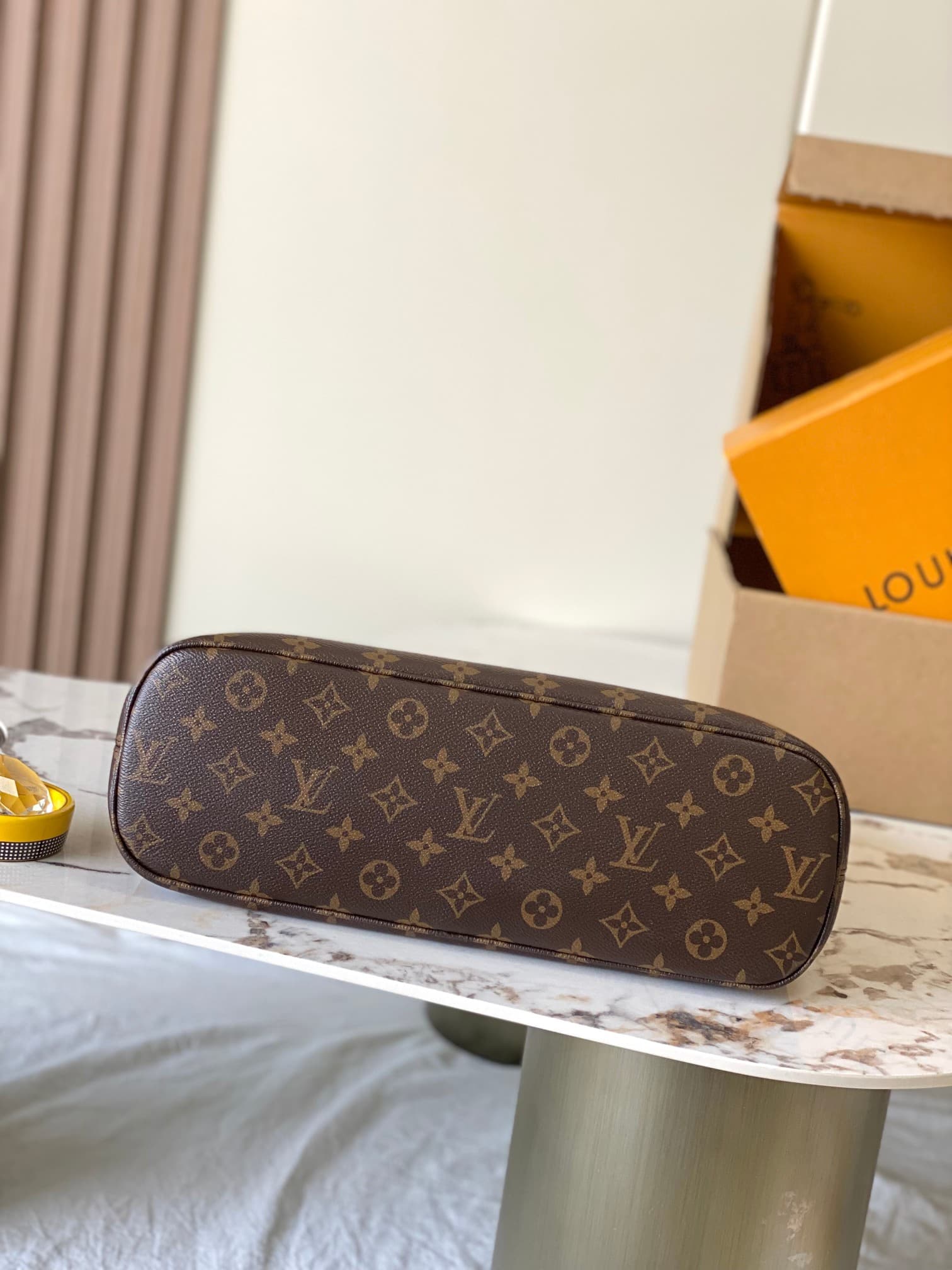 Louis Vuitton Lineup Monogram coated canvas M27335 TOP