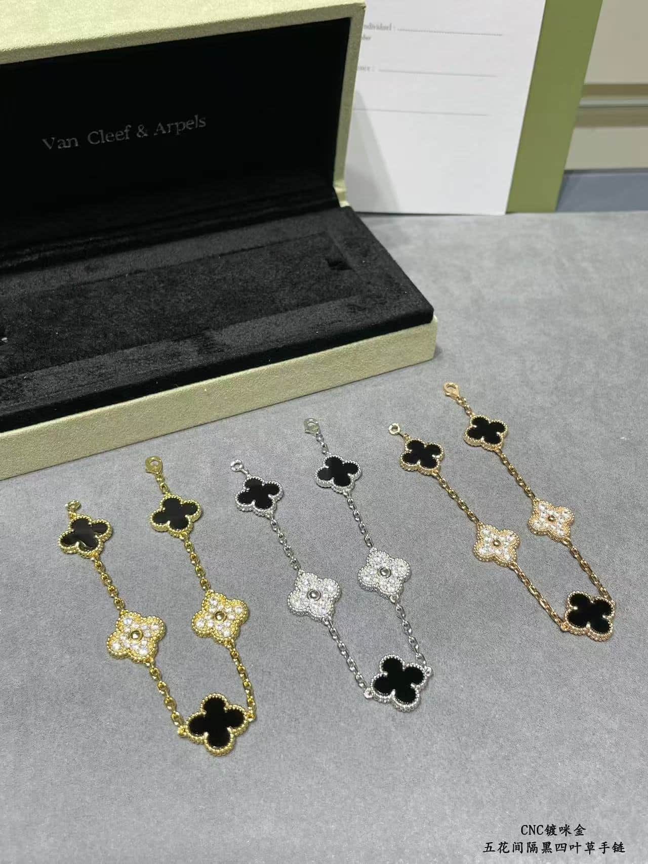 Van Cleef & Arpels Vintage Alhambra Bracelet High-end version V gold plating