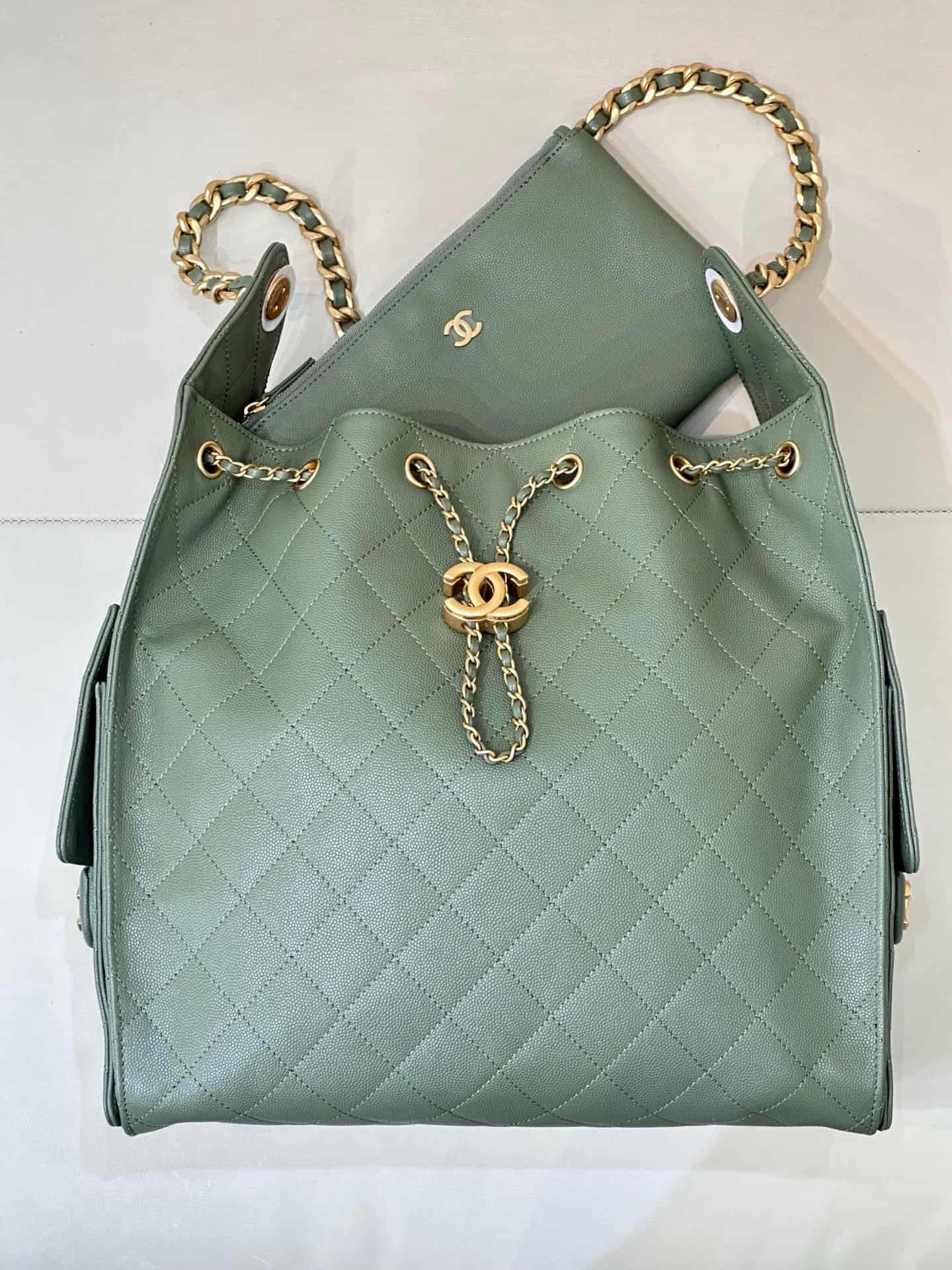 Chanel 25 Medium Hobo handbag AS5311 Grained Calfskin & Gold-tone Metal Green TOP