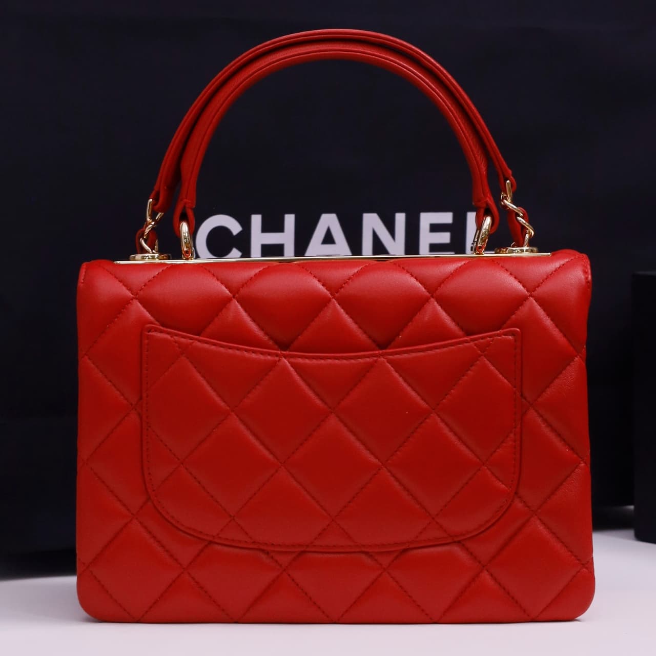 SMALL FLAP BAG WITH TOP HANDLE Lambskin Gold Metal Red A