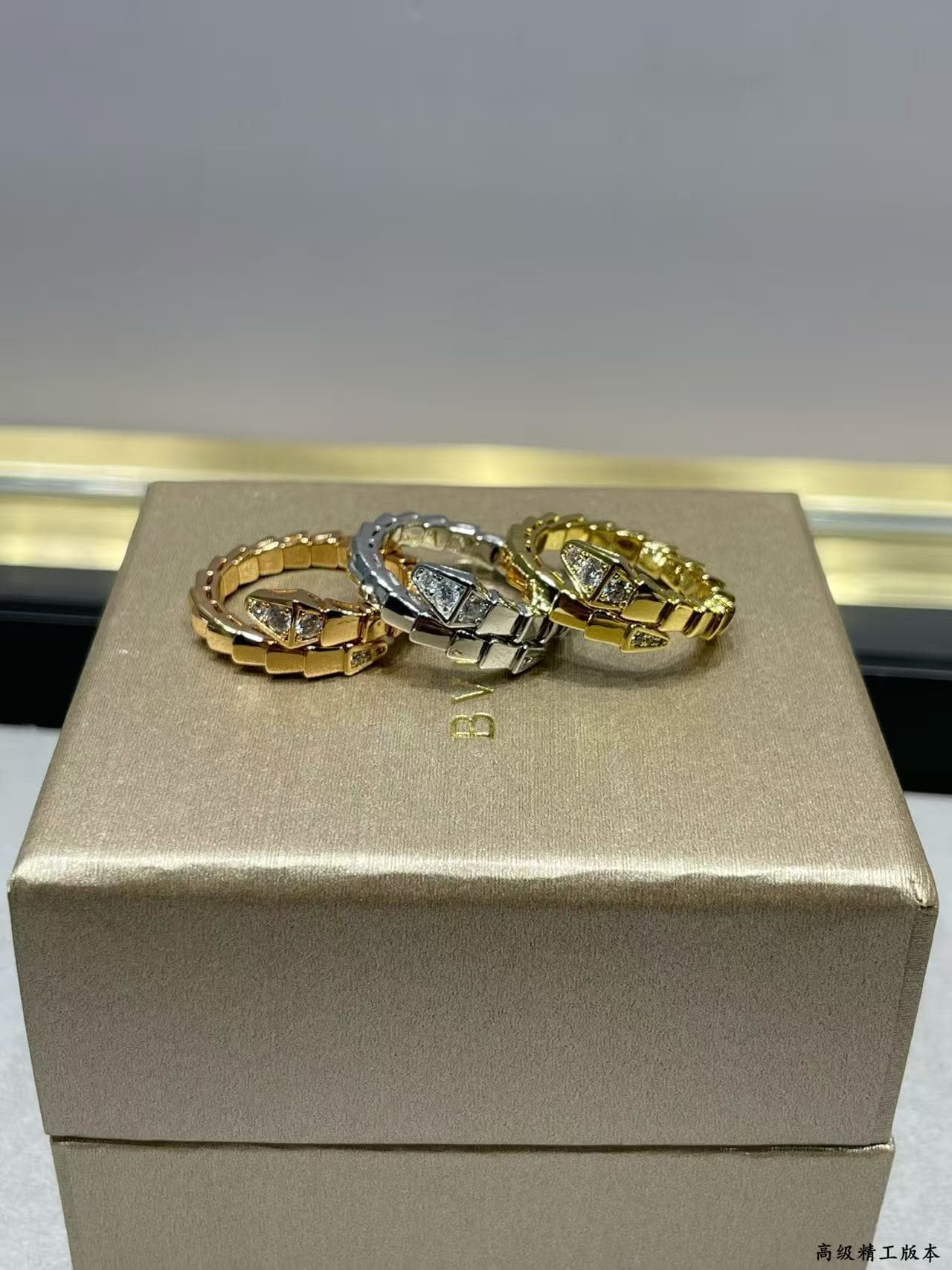 BVLGARI V- gold Serpenti Scaglie Ring High