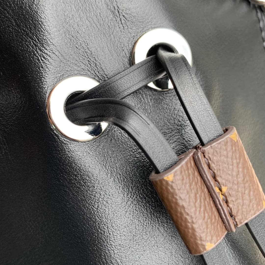 Louis Vuitton Off Duty Backpack Vibe Lamb leather M25522 Black High