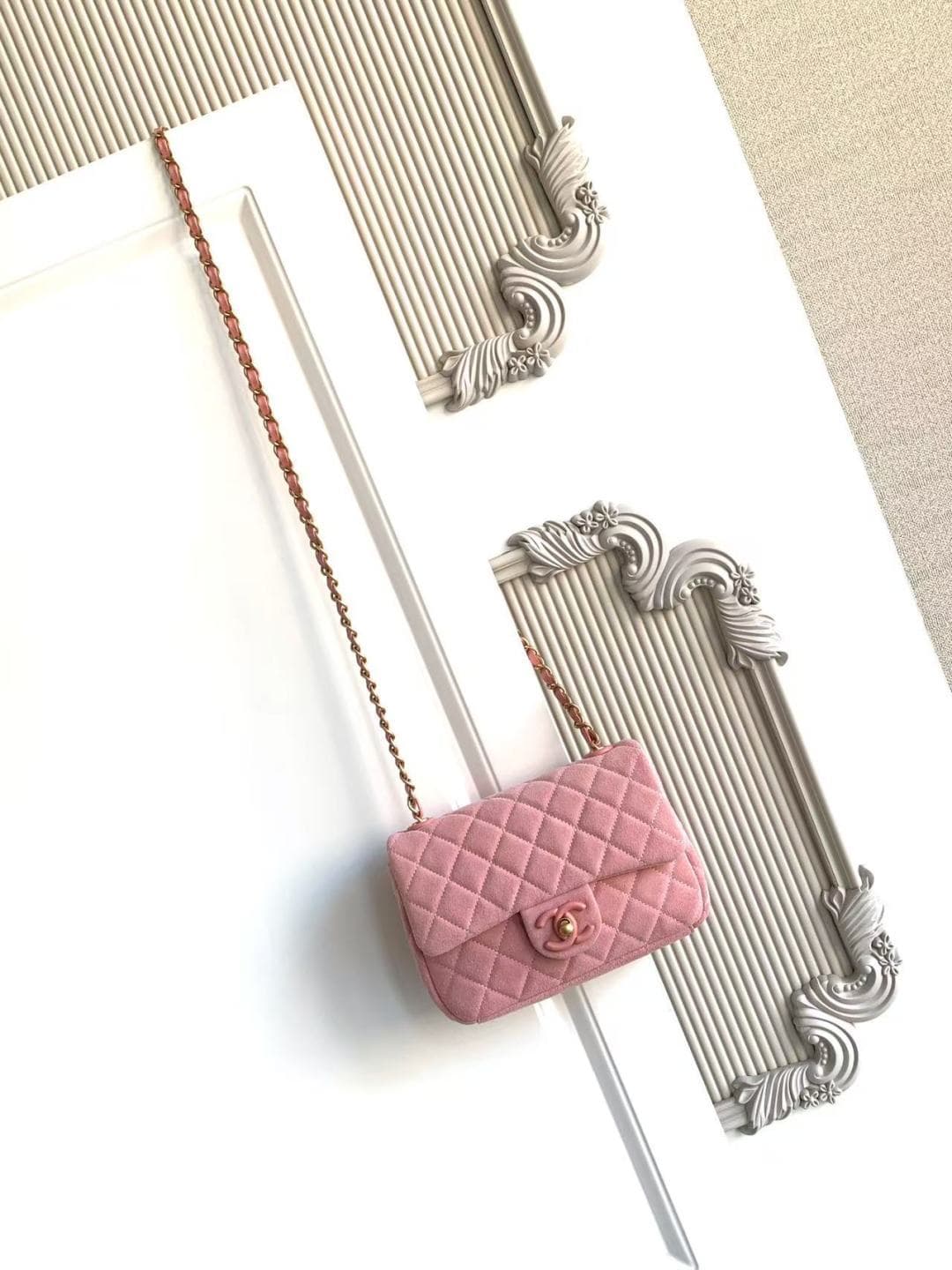 Chanel Classic Flap bag in Pink Suede & Gold-Tone Metal AS5989 A