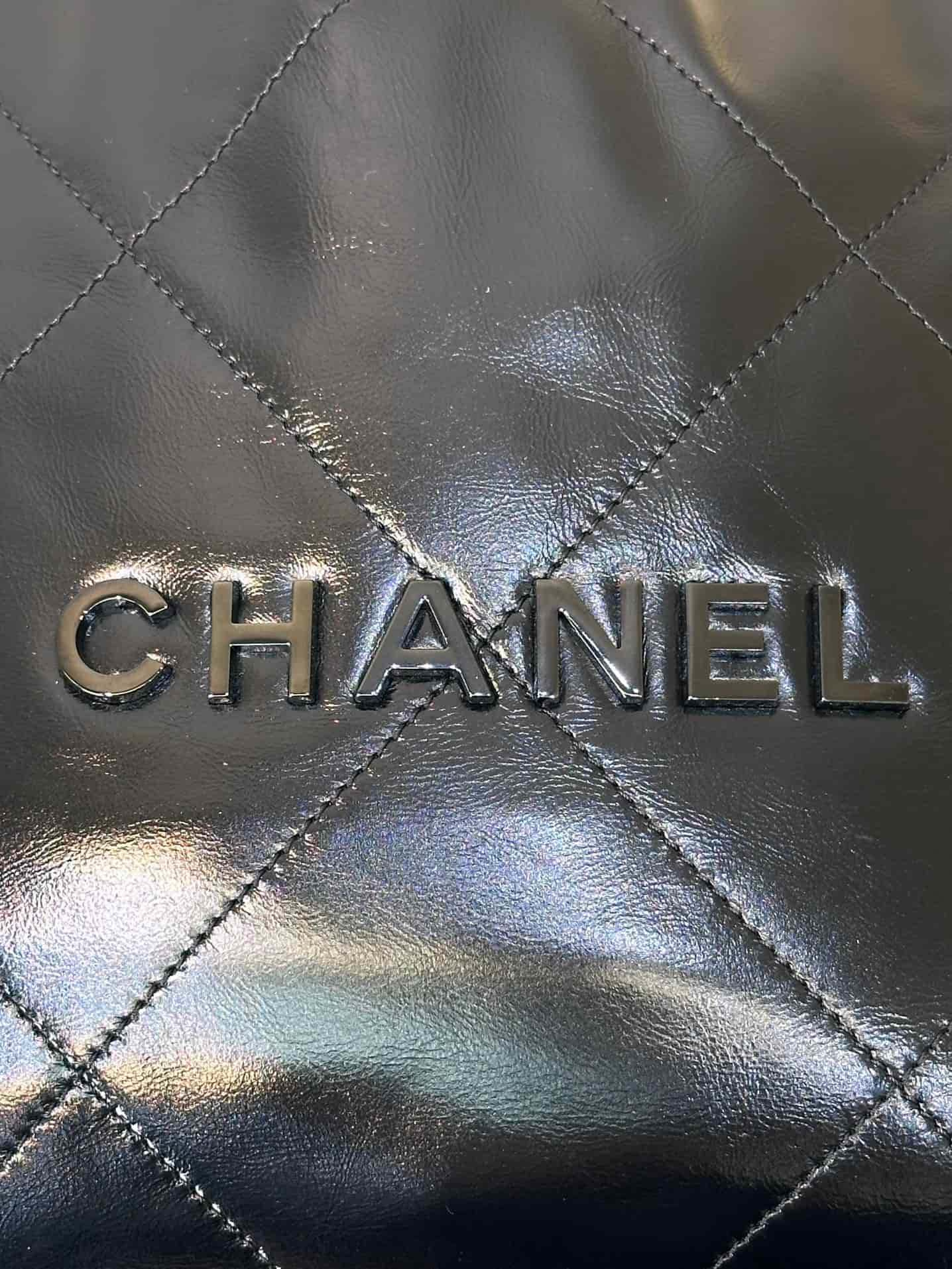 Chanel 22 Small handbag Shiny calfskin & Black-tone metal AS3260 Black TOP