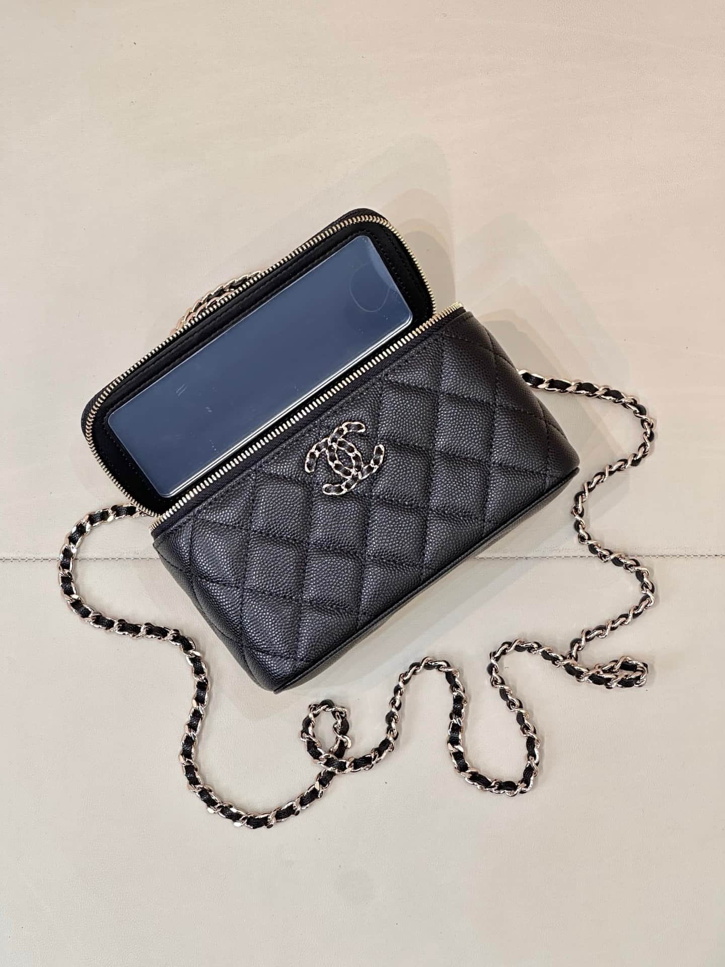 Chanel Classic Top Handle Vanity Case Grained Calfskin& Gold-Tone Metal Black AP5182 TOP