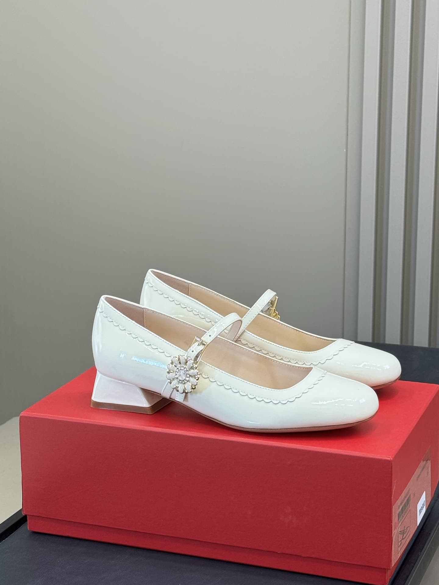 Roger Vivier Tres Vivier Mary Janes in patent leather shoes Women