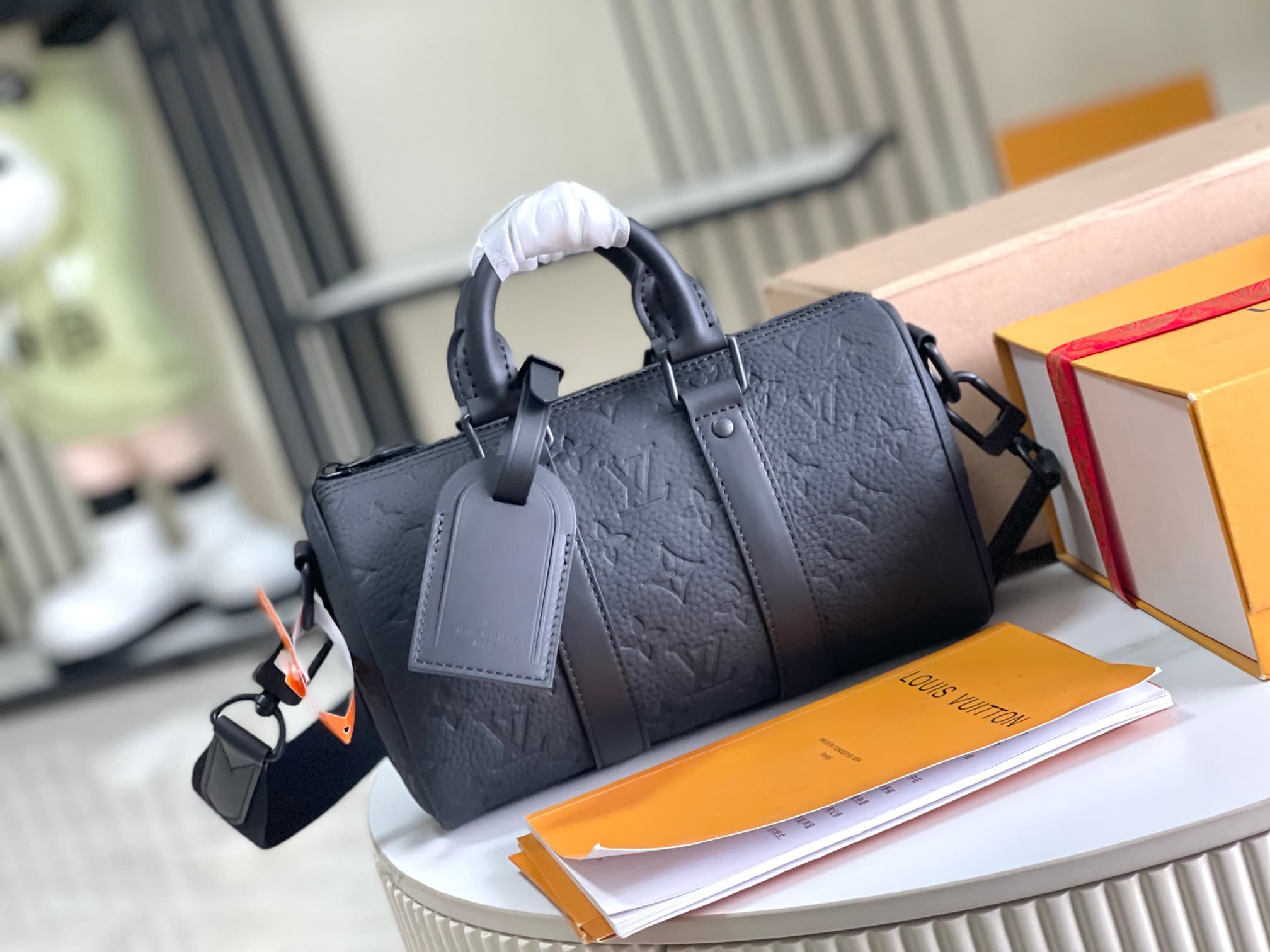 Louis Vuitton Keepall Bandoulière 25 Taurillon Monogram M20900 Top