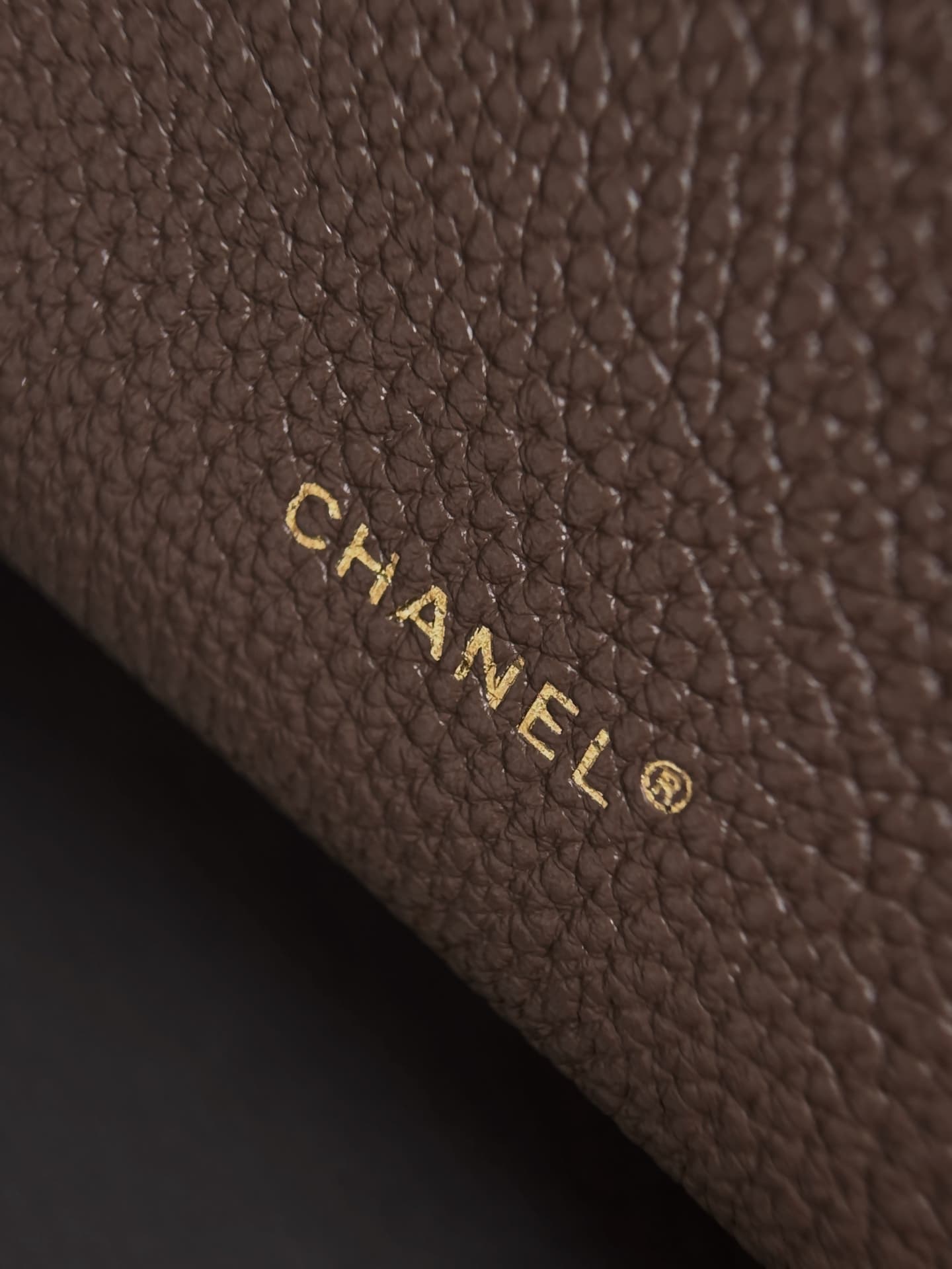 Chanel Vanity with chain Grained Calfskin & Gold-Tone Metal Dark Brown AS6473 A