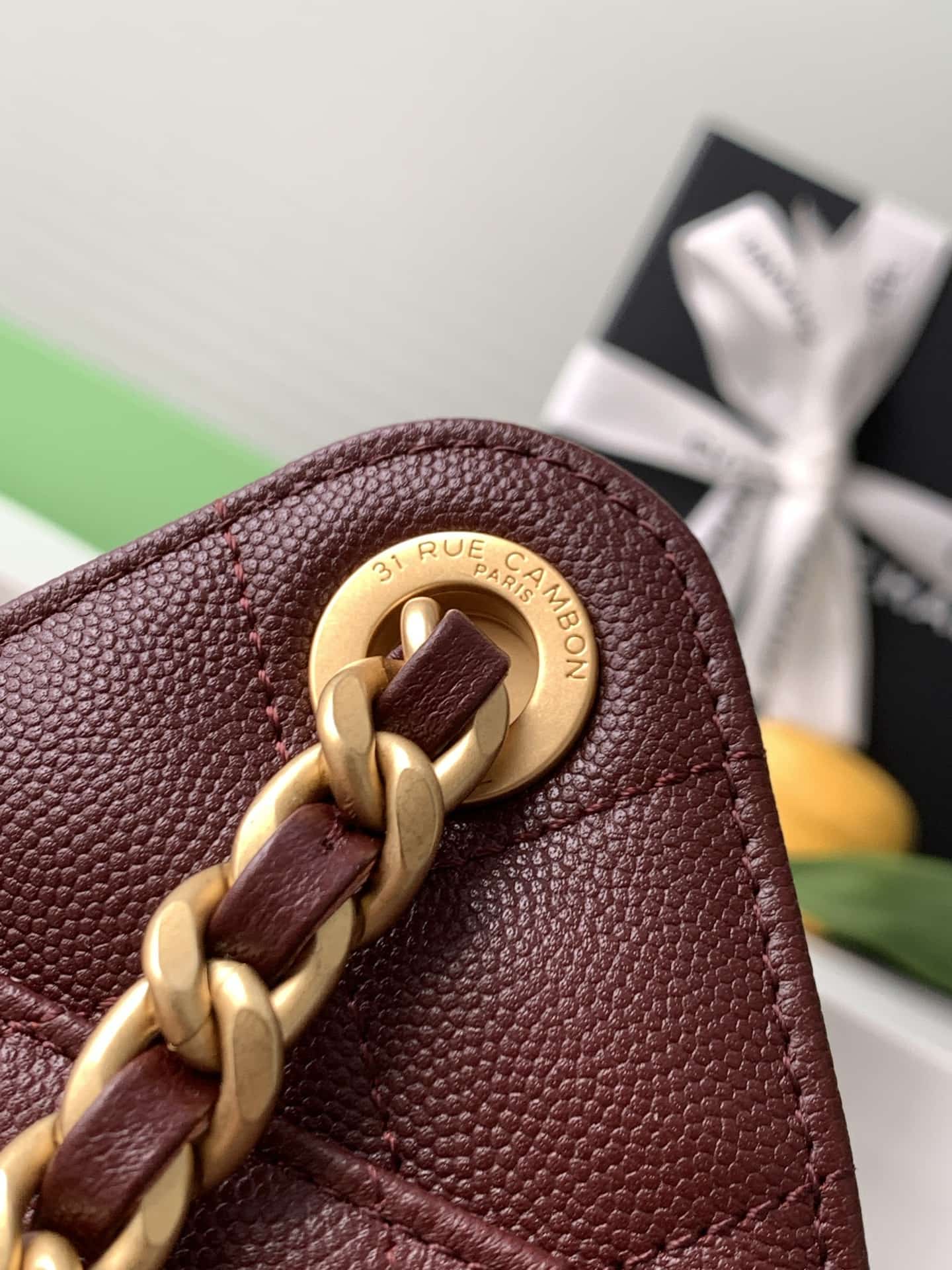 Chanel 25 Mini Hobo handbag AS5631 Grained calfskin & gold-tone metal Burgundy A