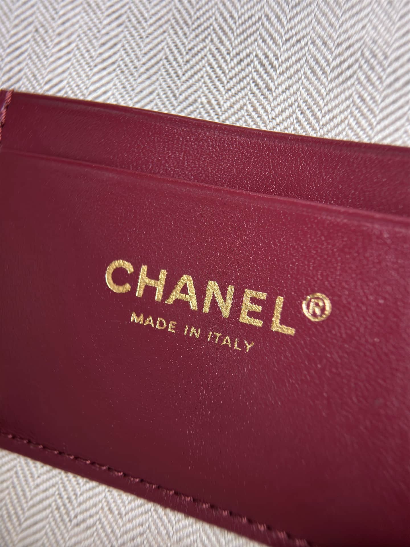 Chanel Vanity with chain Grained Calfskin & Gold-Tone Metal White AS6473 A