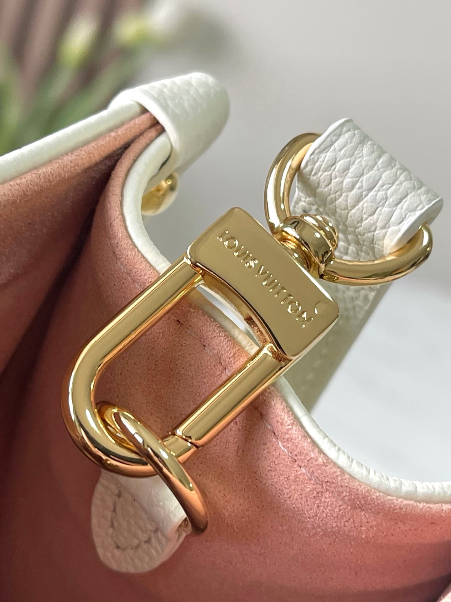 Louis Vuitton OnTheGo PM Milky White/Peach Cowhide leather M28313 High