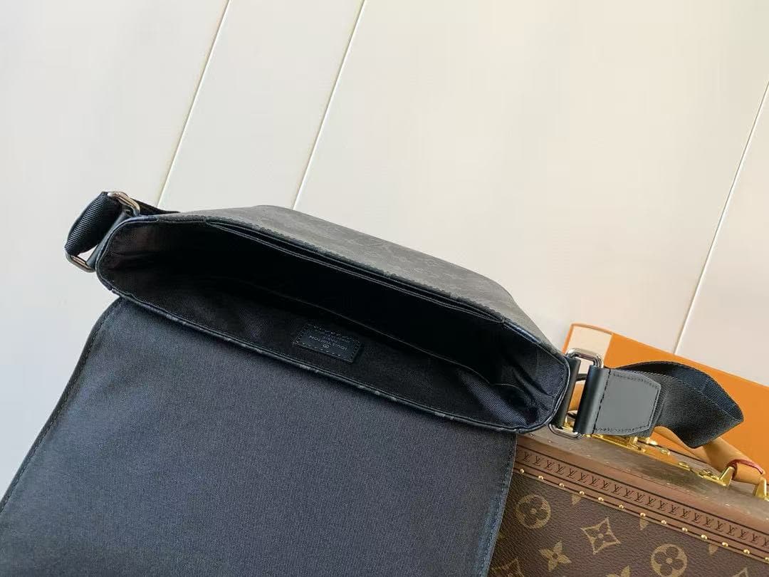 Louis Vuitton DISTRICT PM Monogram Eclipse High